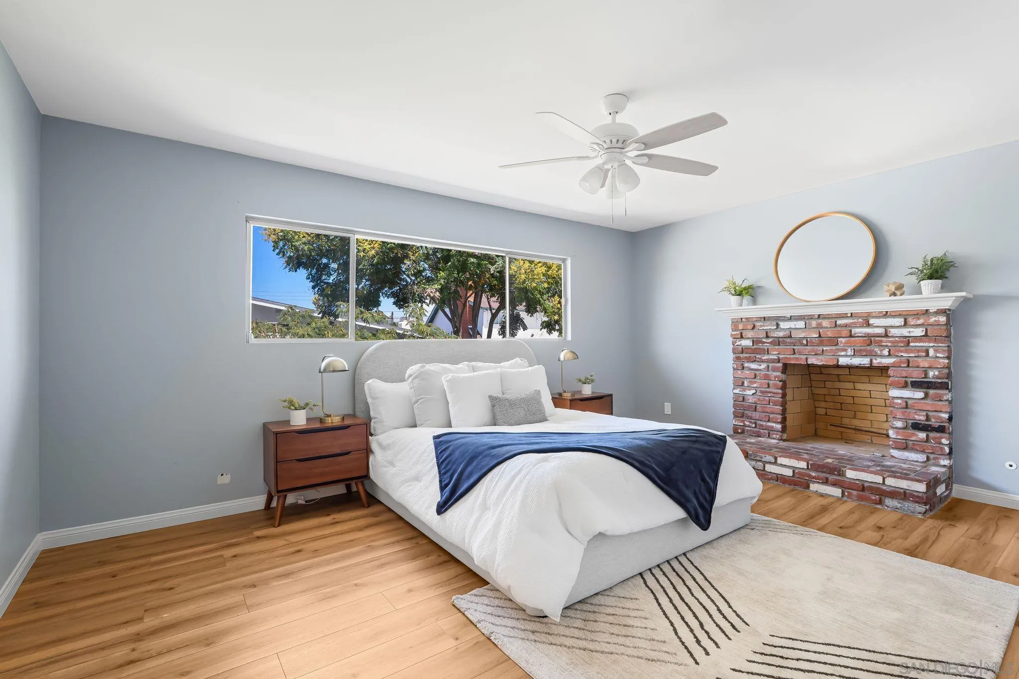 https://cdn.realtyfeed.com/cdn/127/250038425/4d25b3b4d38b0ce642cff3d76381eb05.webp