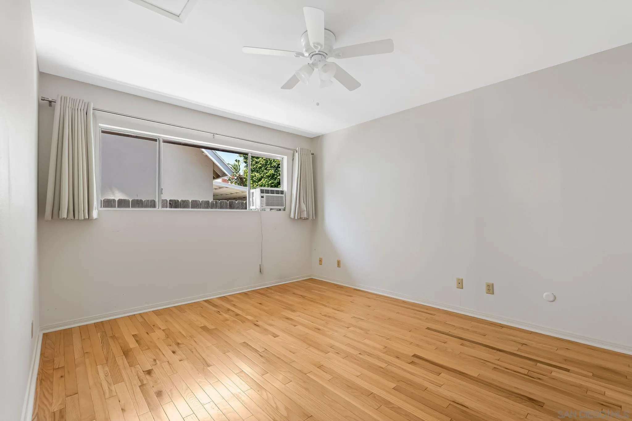 https://cdn.realtyfeed.com/cdn/127/250038425/7d8c20993ad392d1096be1abe56b80c3.webp
