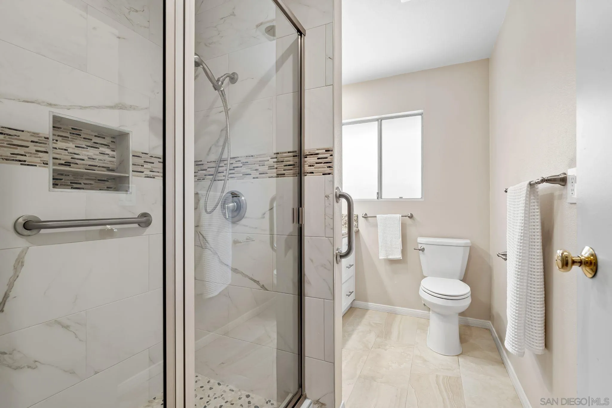 https://cdn.realtyfeed.com/cdn/127/250038425/886c719ef9866f4683de751a708ad7b6.webp