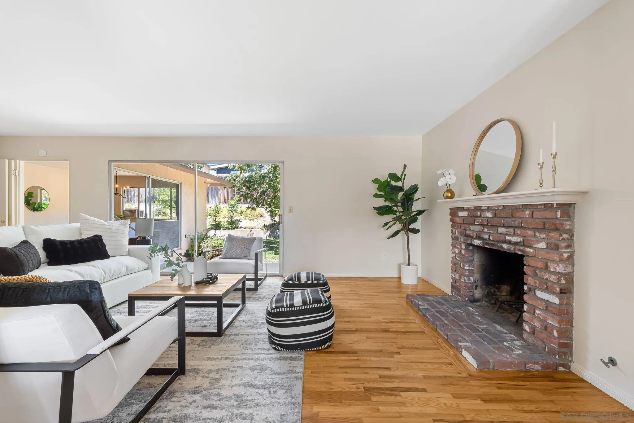 https://cdn.realtyfeed.com/cdn/127/250038425/d3d28c9184bf09dbbde0d7da6e7f3fbc.webp