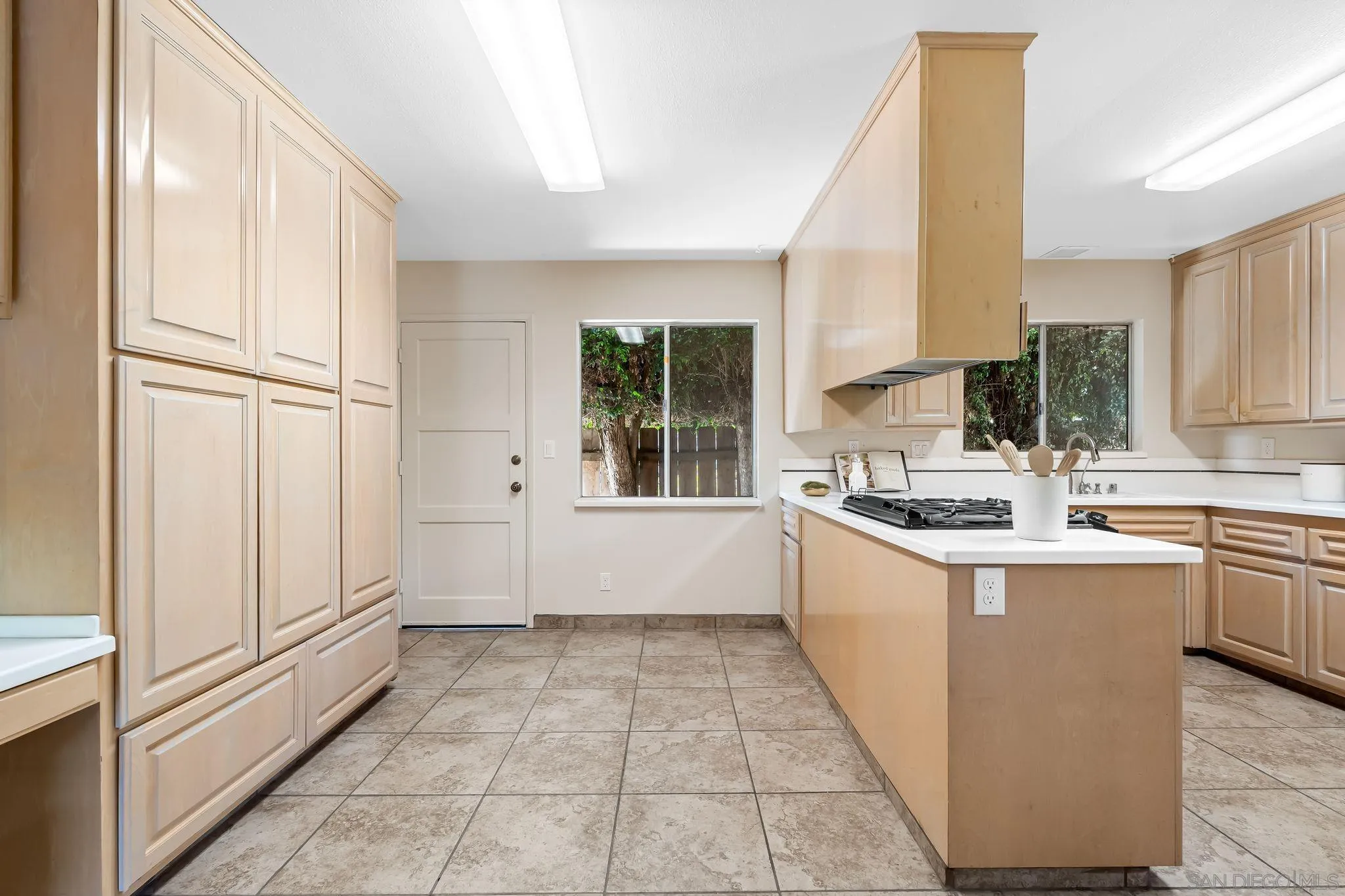 https://cdn.realtyfeed.com/cdn/127/250038425/e09191757425303ca210f1b0a768c9a8.webp