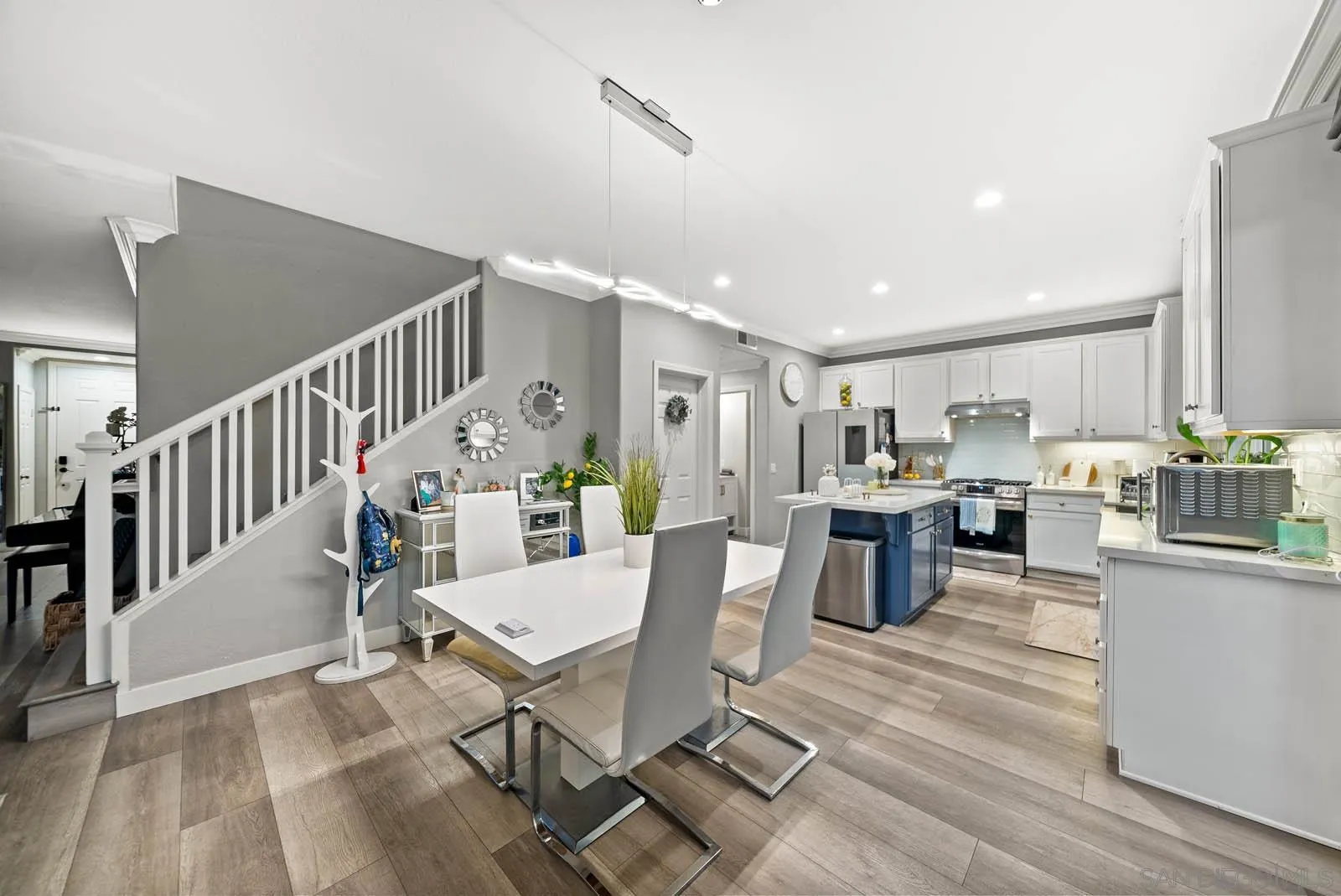 https://cdn.realtyfeed.com/cdn/127/250038426/c9ec9f8caddf938148362c860660ed1f.webp