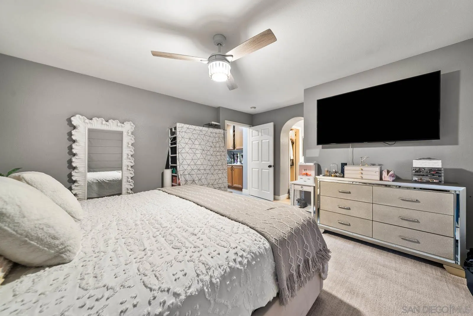 https://cdn.realtyfeed.com/cdn/127/250038426/d77af5e57356ed86f24d19b97730653a.webp
