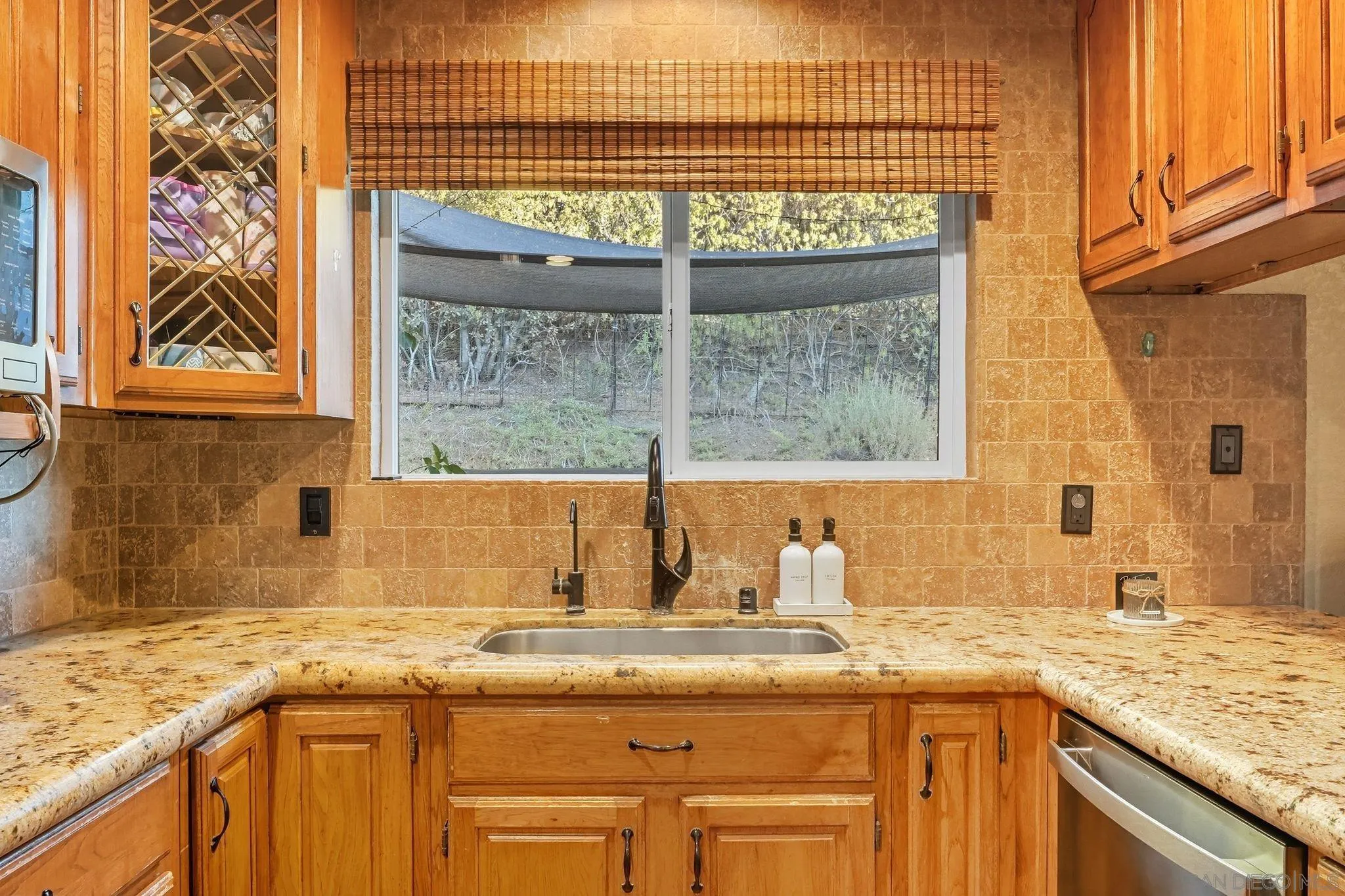https://cdn.realtyfeed.com/cdn/127/250038432/3d4f3d5eb097114352b917d3da314492.webp