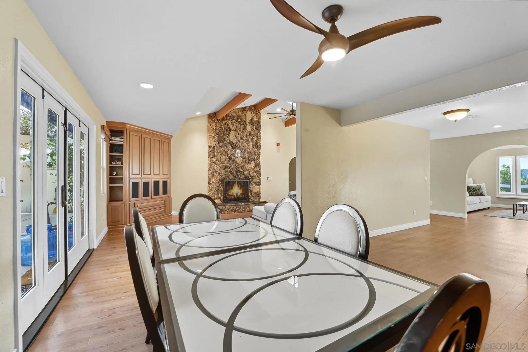 https://cdn.realtyfeed.com/cdn/127/250038432/61d69218dba39c8bb2ceca42a6b900f2.webp