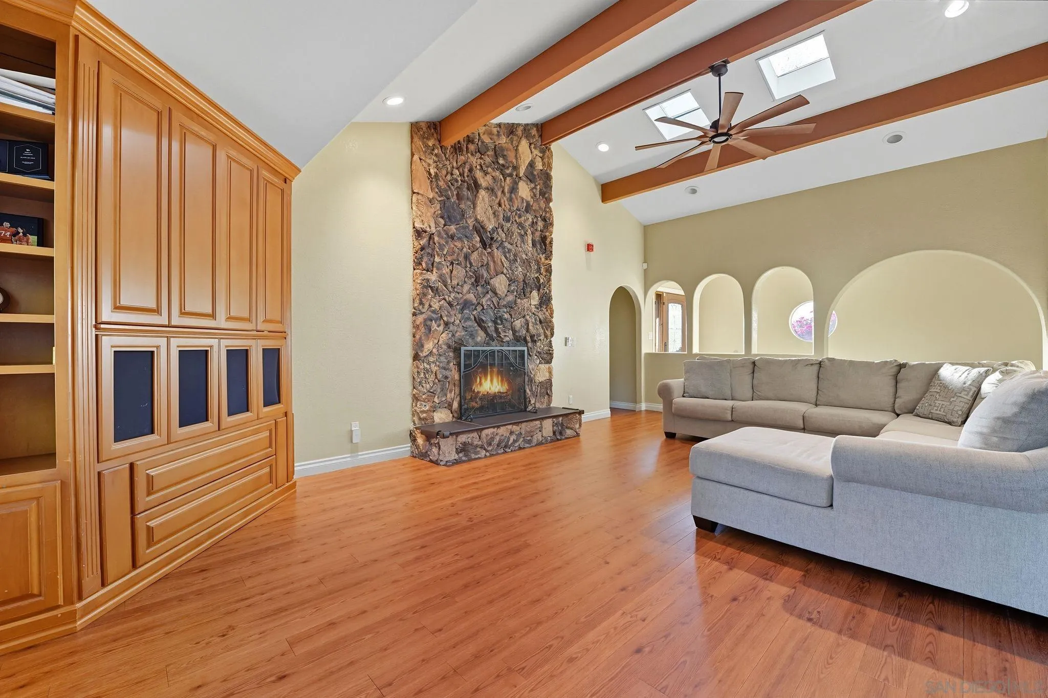 https://cdn.realtyfeed.com/cdn/127/250038432/b88d198f7d65a4e5f0ebef70ea4e75ee.webp