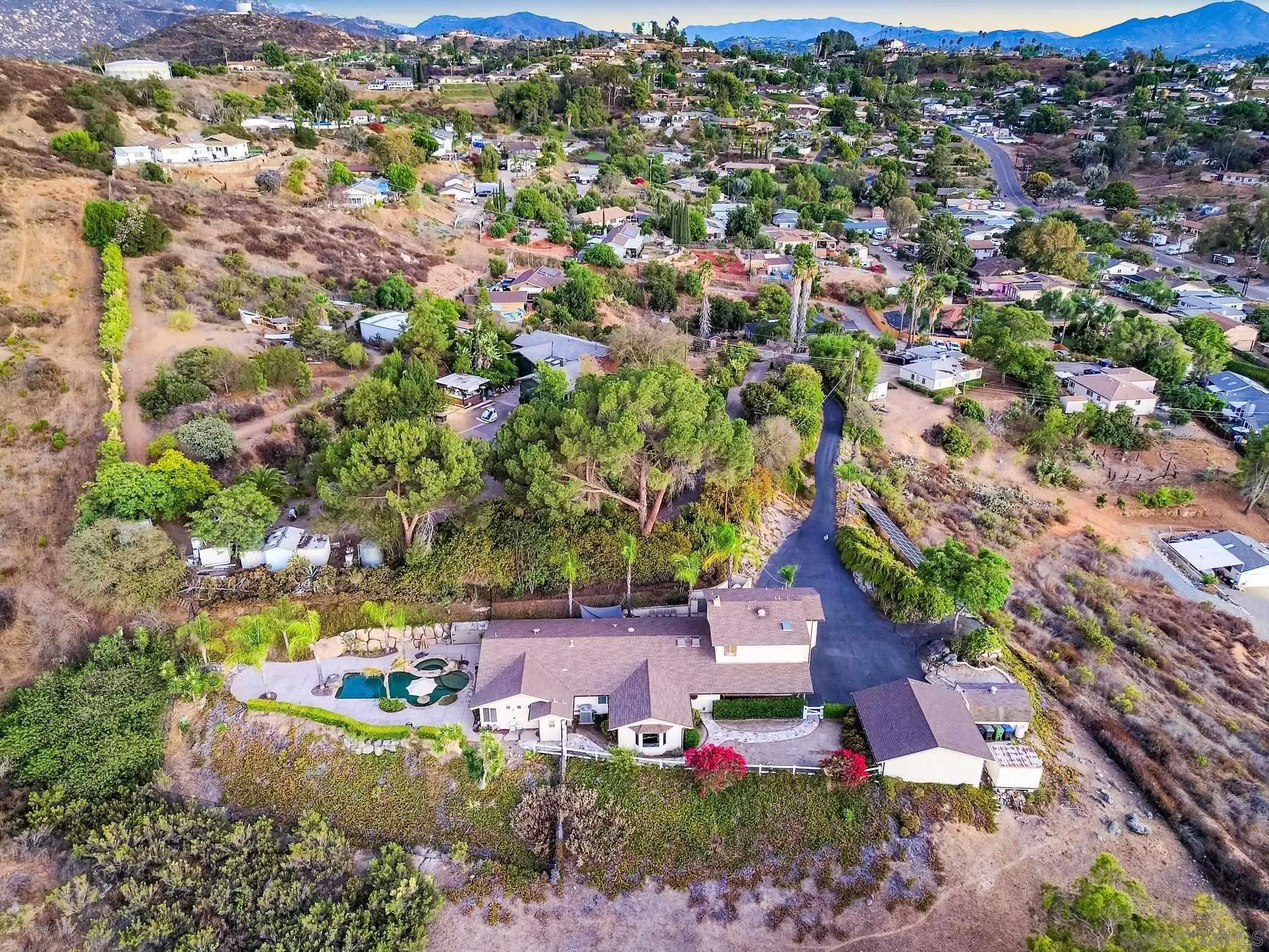 https://cdn.realtyfeed.com/cdn/127/250038432/e4b402418573637a45e57f3507d74a9c.webp