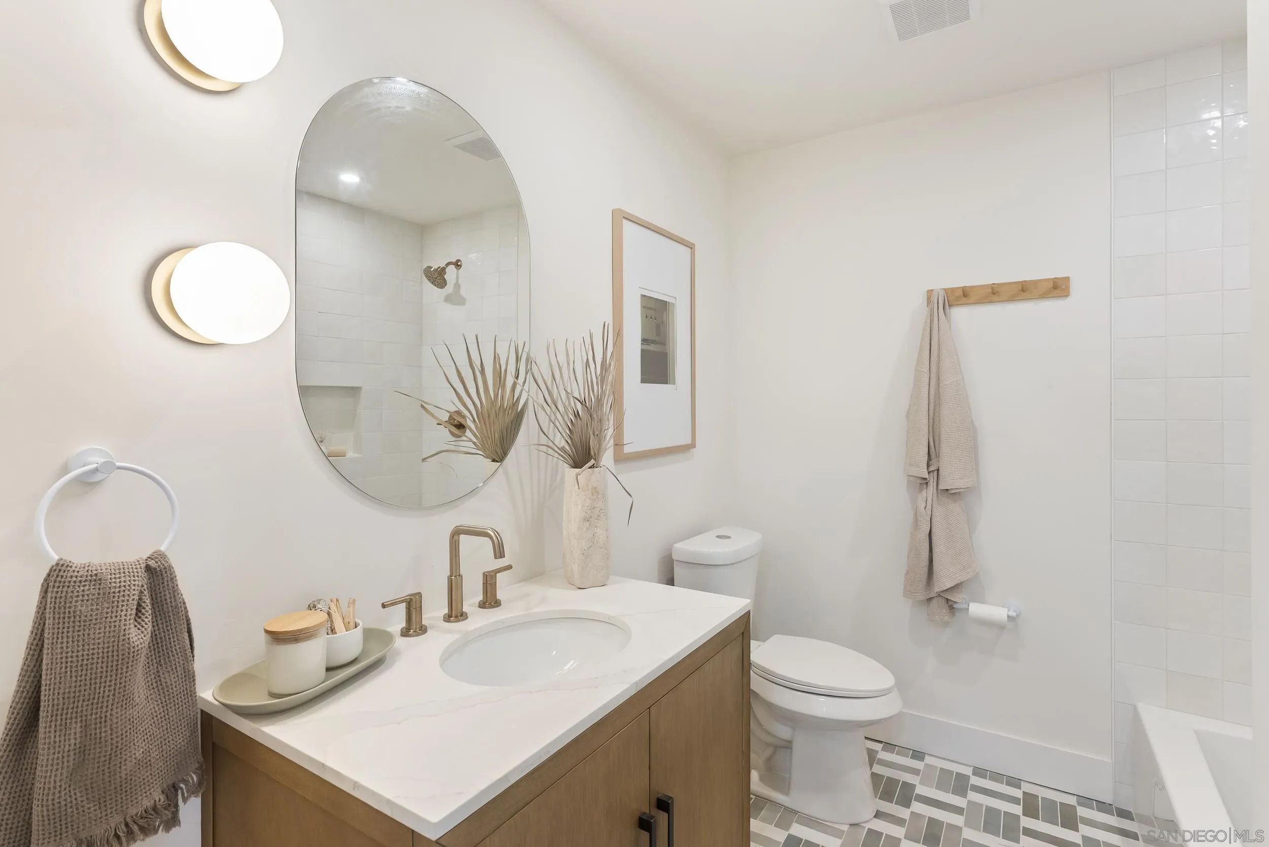 https://cdn.realtyfeed.com/cdn/127/250038433/6bacd1d66f77f3131e98f67c56cead0c.webp