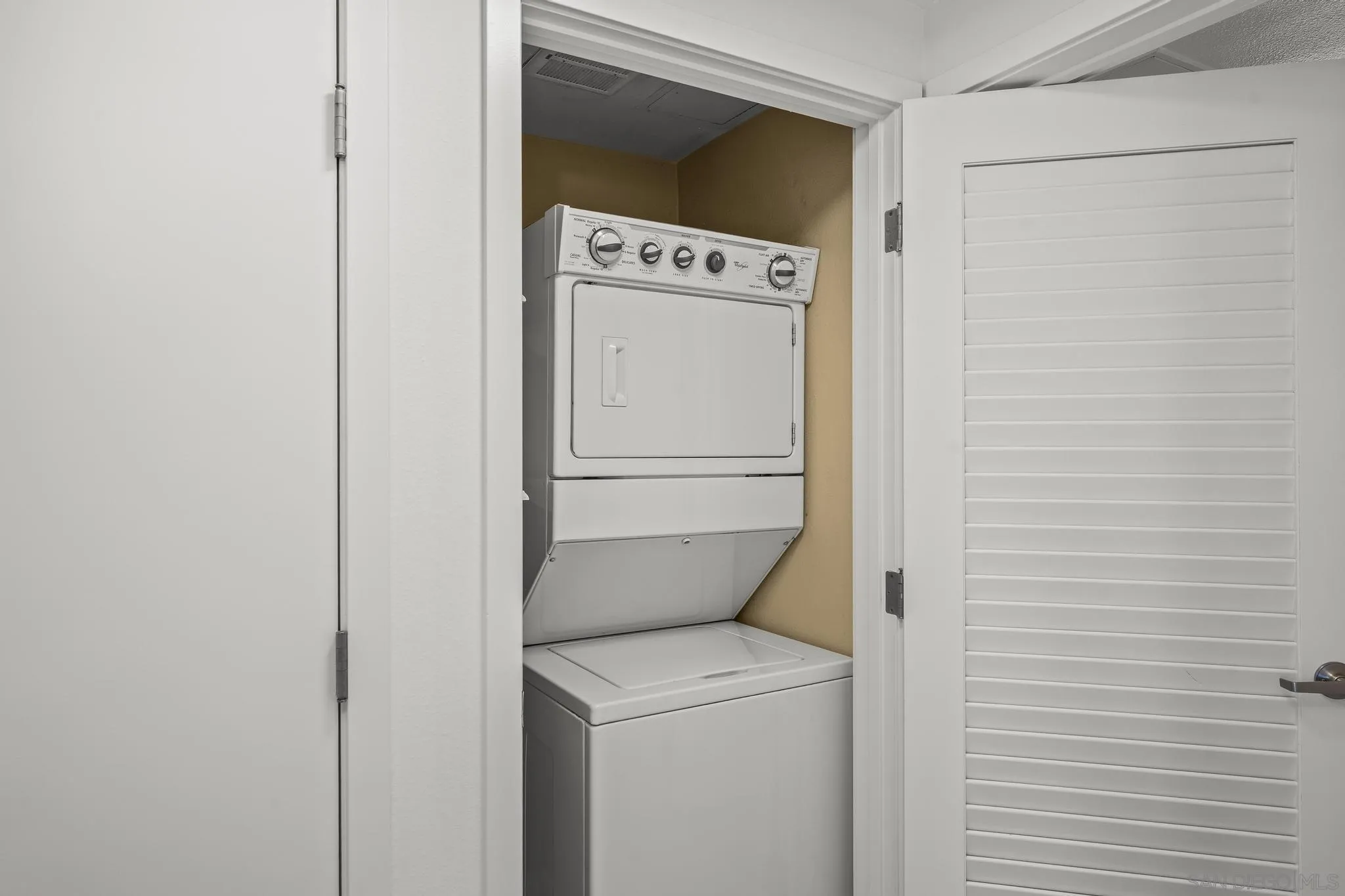 https://cdn.realtyfeed.com/cdn/127/250038434/07f3a4d3facab0afc6dd64d681aeb21b.webp