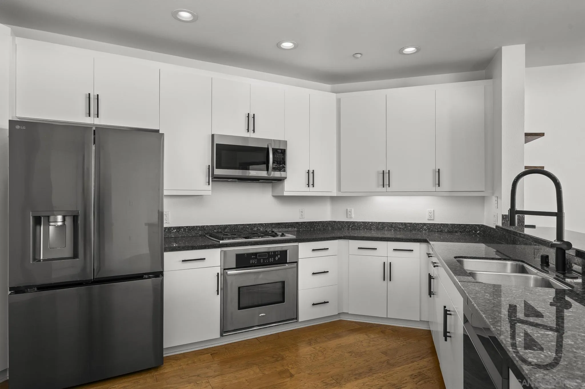 Photo #2: 250038434 Listing 