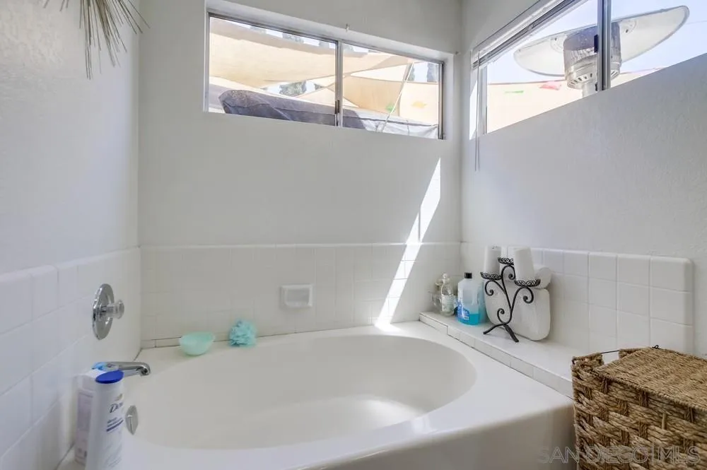 https://cdn.realtyfeed.com/cdn/127/250038437/a4c5fc07e283bf4ae9f3bc4d8e4335f1.webp
