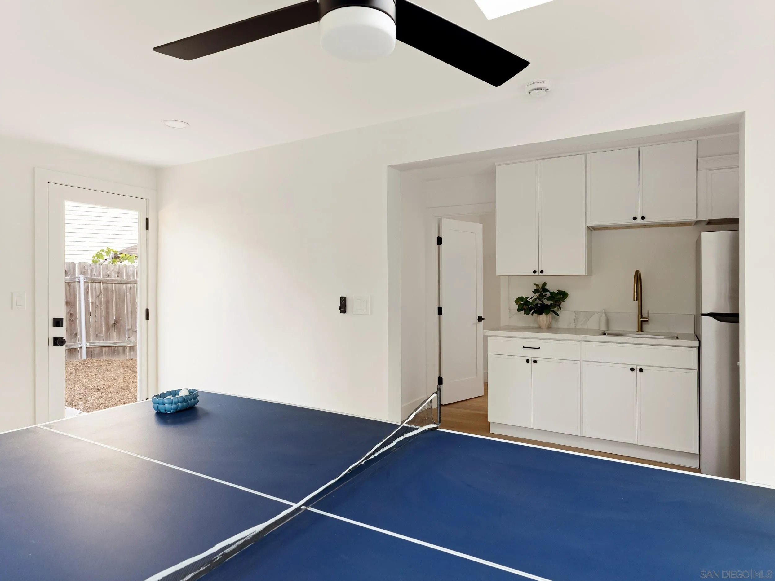 https://cdn.realtyfeed.com/cdn/127/250038445/c4c1e77e5c32c65cf5c02cae67adbb1d.webp