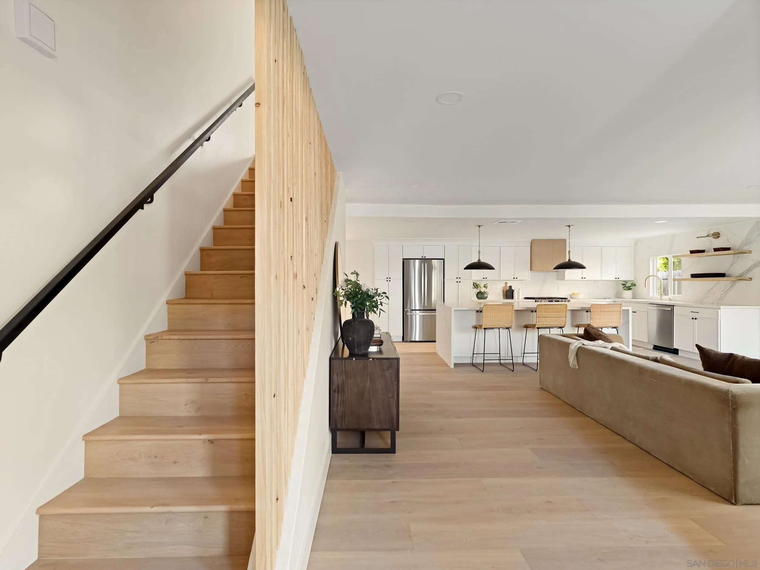 https://cdn.realtyfeed.com/cdn/127/250038445/f98349ddaad683fc9aa9cd4a28c5a11a.webp
