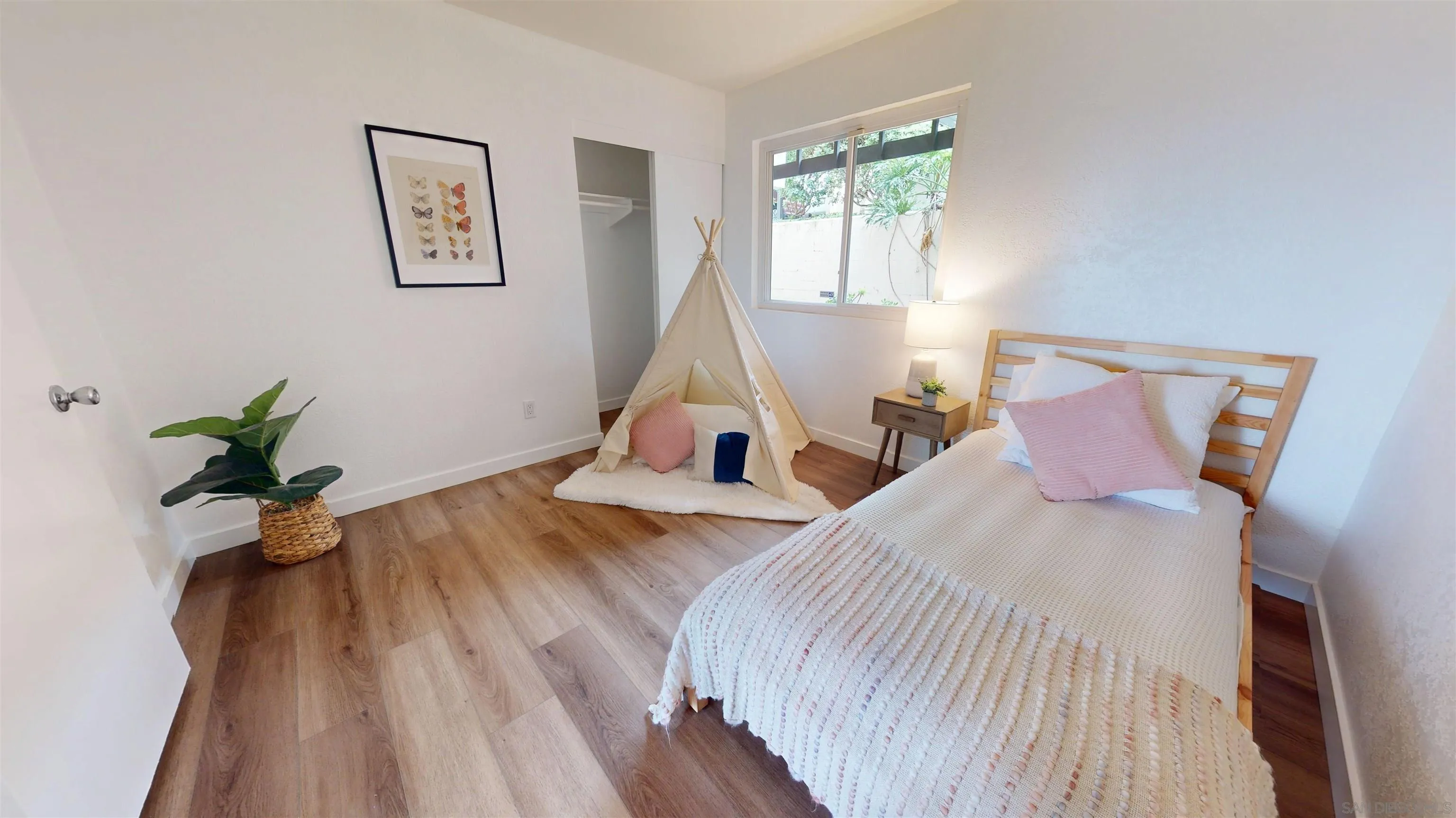 https://cdn.realtyfeed.com/cdn/127/250038451/b5bef83ca1fe41515c60b0e15eb32bb6.webp