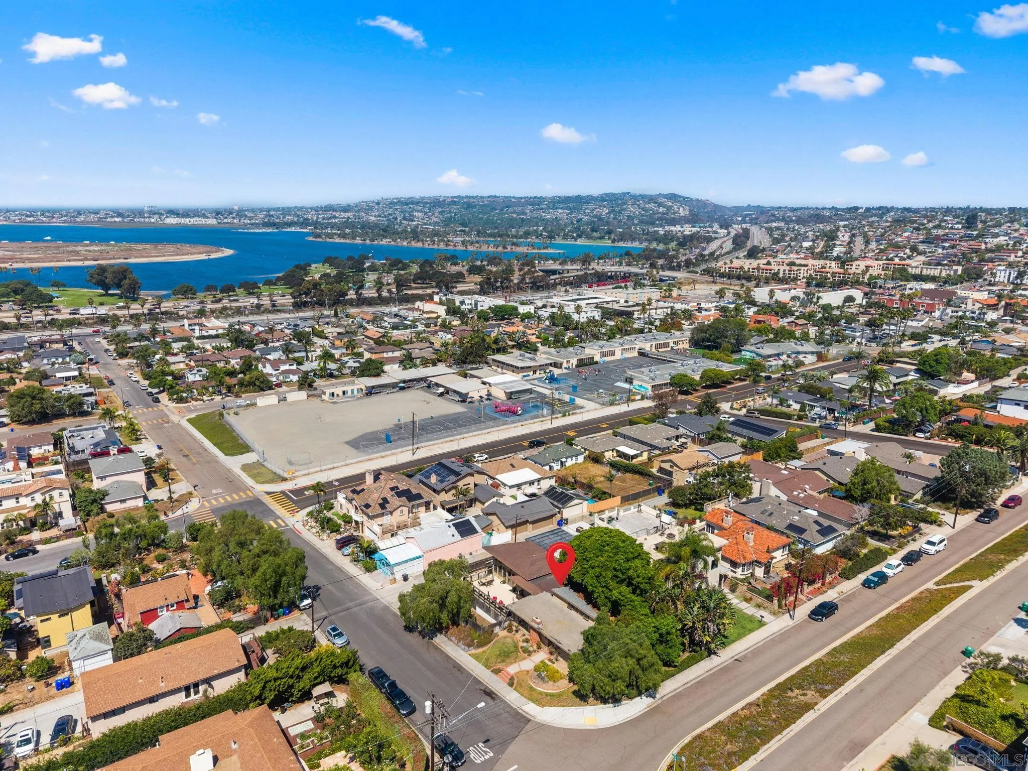 https://cdn.realtyfeed.com/cdn/127/250038464/257c07adb0fcef3e3eba8c75e42c5555.webp