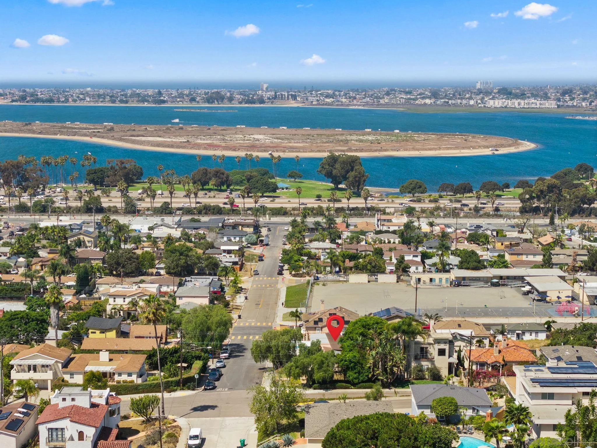 https://cdn.realtyfeed.com/cdn/127/250038464/7b69f7c6e3687d08f365ca40f9ab5ef8.webp
