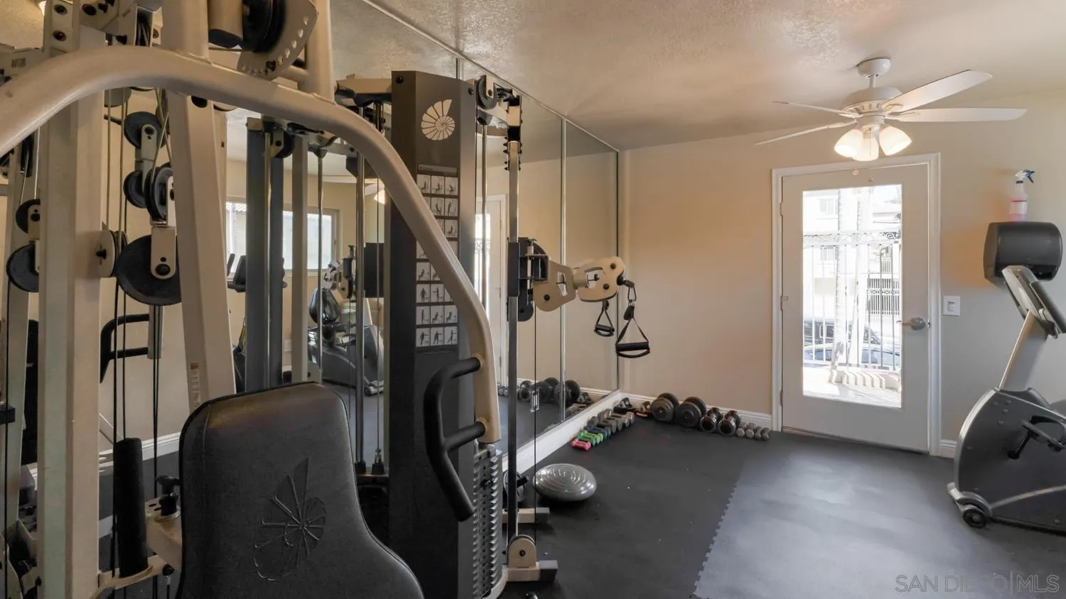 https://cdn.realtyfeed.com/cdn/127/250038469/032c5a8f695e47ef7e62f64988c5efda.webp