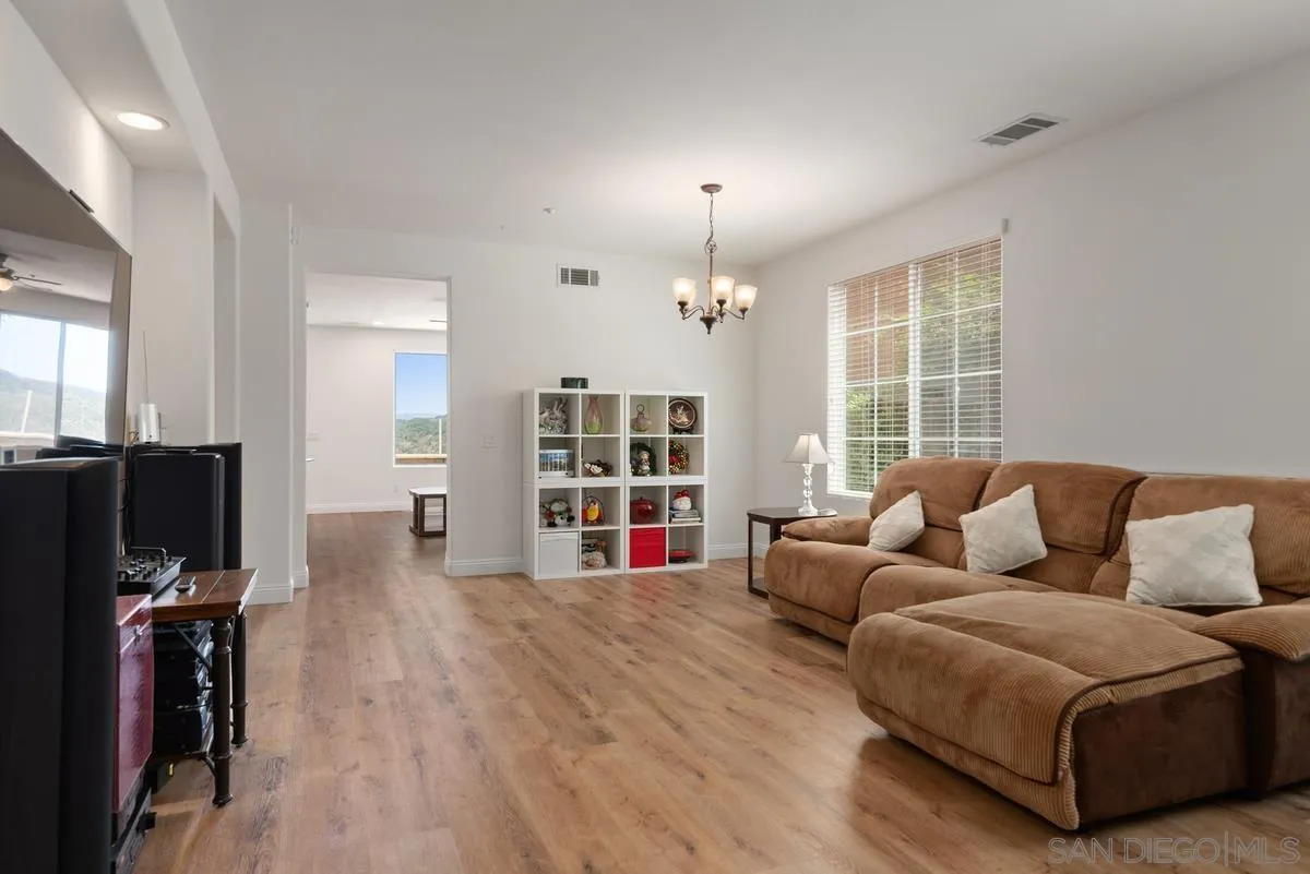 https://cdn.realtyfeed.com/cdn/127/250038481/2b14878a705f907d95ac9d05e076e66a.webp