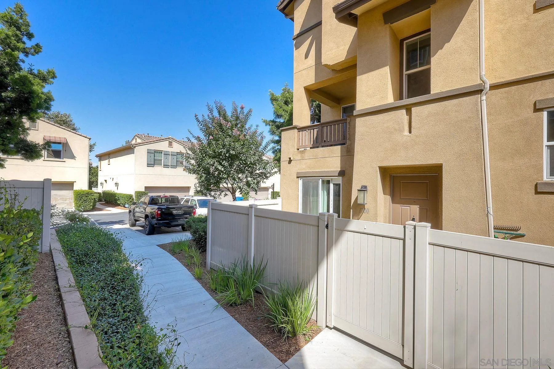 Photo #2: 250038482 Listing 