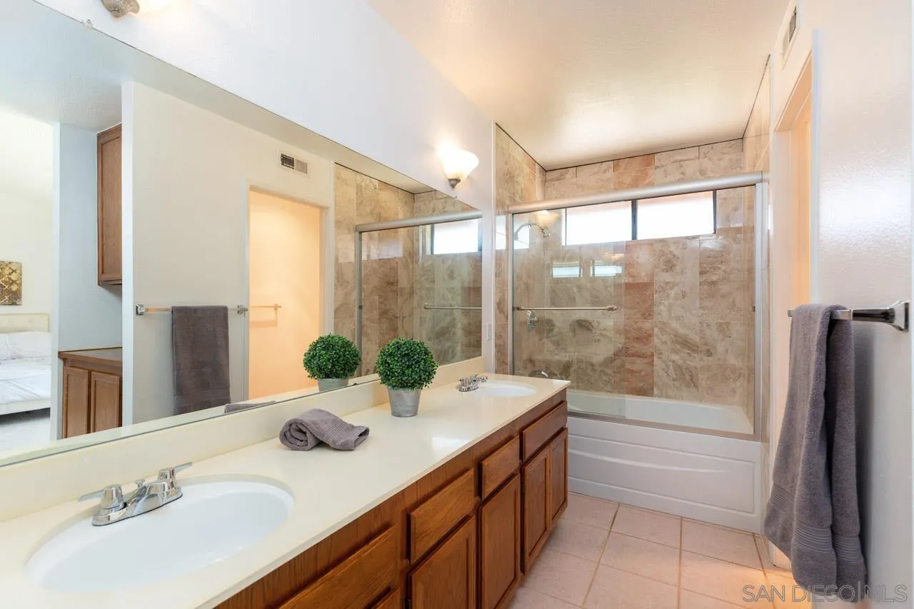 https://cdn.realtyfeed.com/cdn/127/250038483/c4a7b09bac39b0c6c1177a9353e2383c.webp