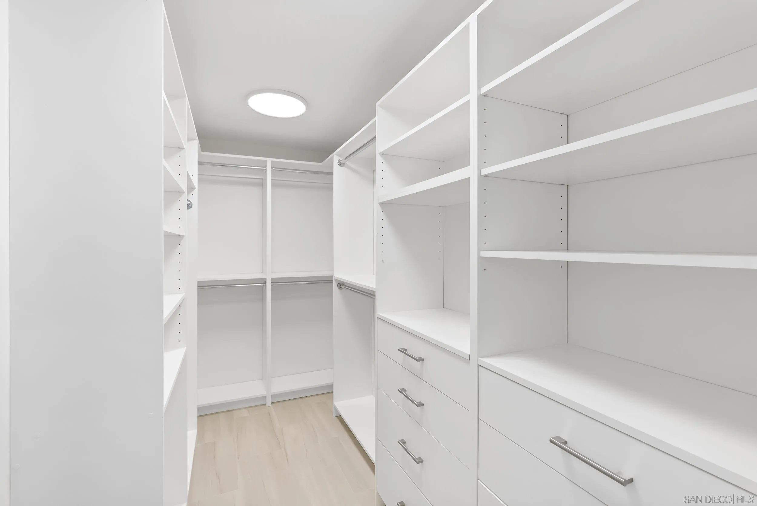 https://cdn.realtyfeed.com/cdn/127/250038485/93f8e41af8c86d8785b73f77f93b05f2.webp