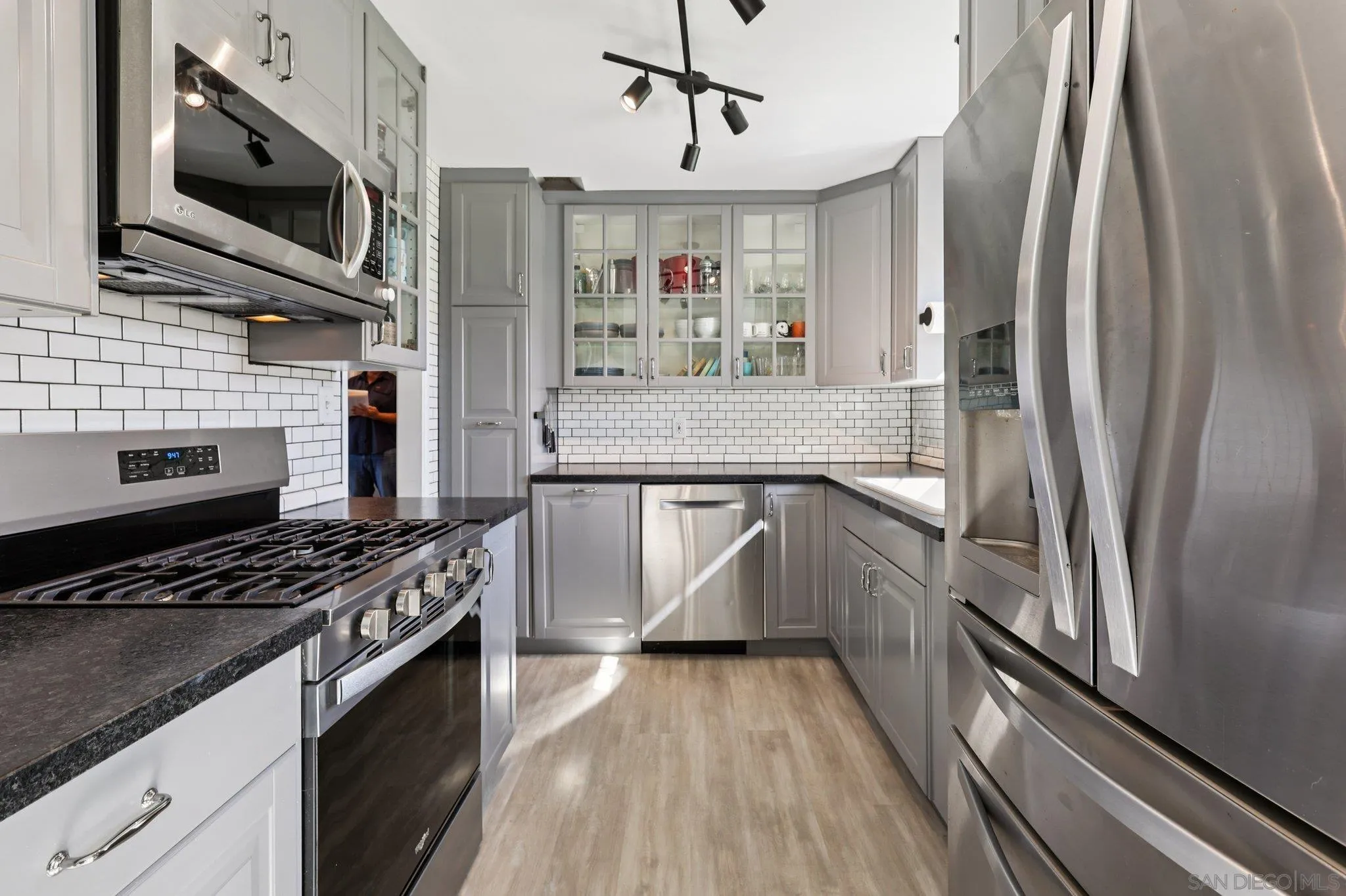 https://cdn.realtyfeed.com/cdn/127/250038500/64e1a7e68c45f8c195f83f9657e6bb50.webp