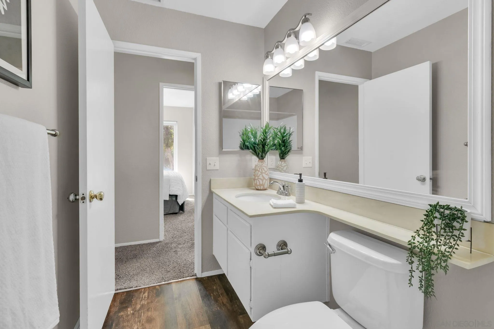 https://cdn.realtyfeed.com/cdn/127/250038501/e040d941d29f8724f431b4b7b998b0d4.webp