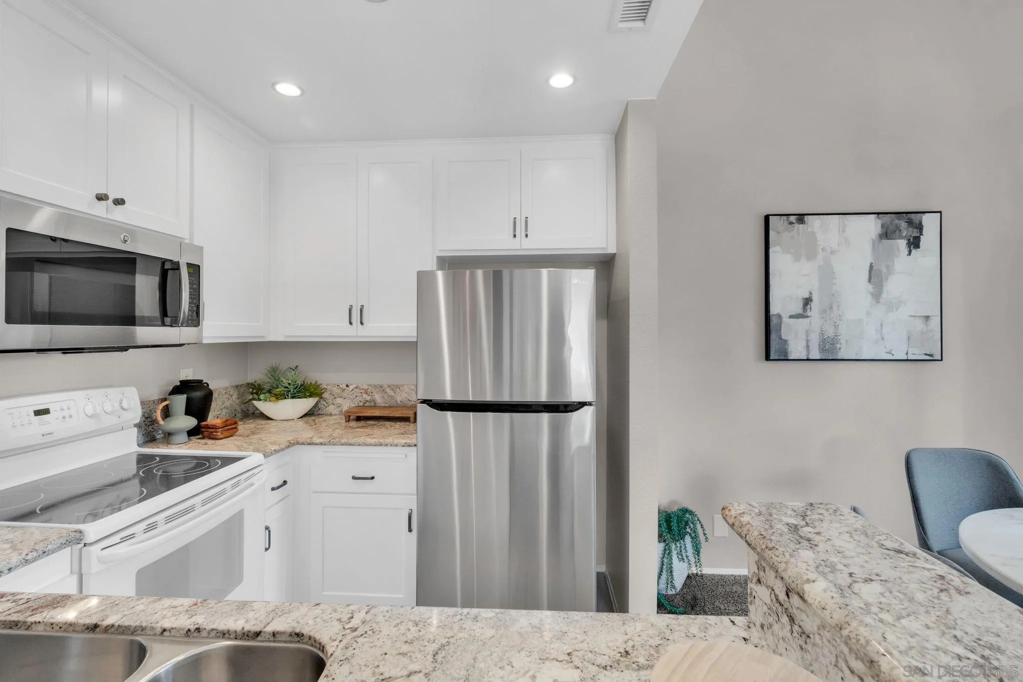 https://cdn.realtyfeed.com/cdn/127/250038501/ee68a7ce8aa9b0f7711c1c37d8a3c2e0.webp