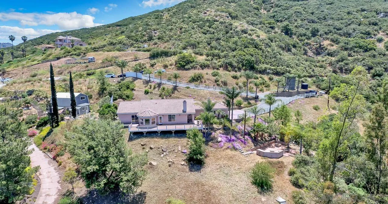 https://cdn.realtyfeed.com/cdn/127/250038502/8e121e0fa41b1fa7b5e7a774ebb1cbcc.webp