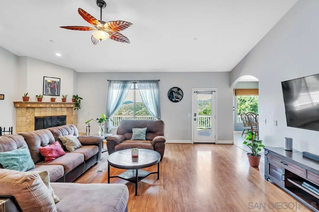 https://cdn.realtyfeed.com/cdn/127/250038502/b91c7e9ed0f1edfbf5323a1fb1d9d9be.webp