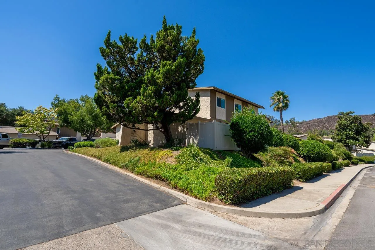 https://cdn.realtyfeed.com/cdn/127/250038505/1fa047f45176bf06df1e1c311356b49e.webp