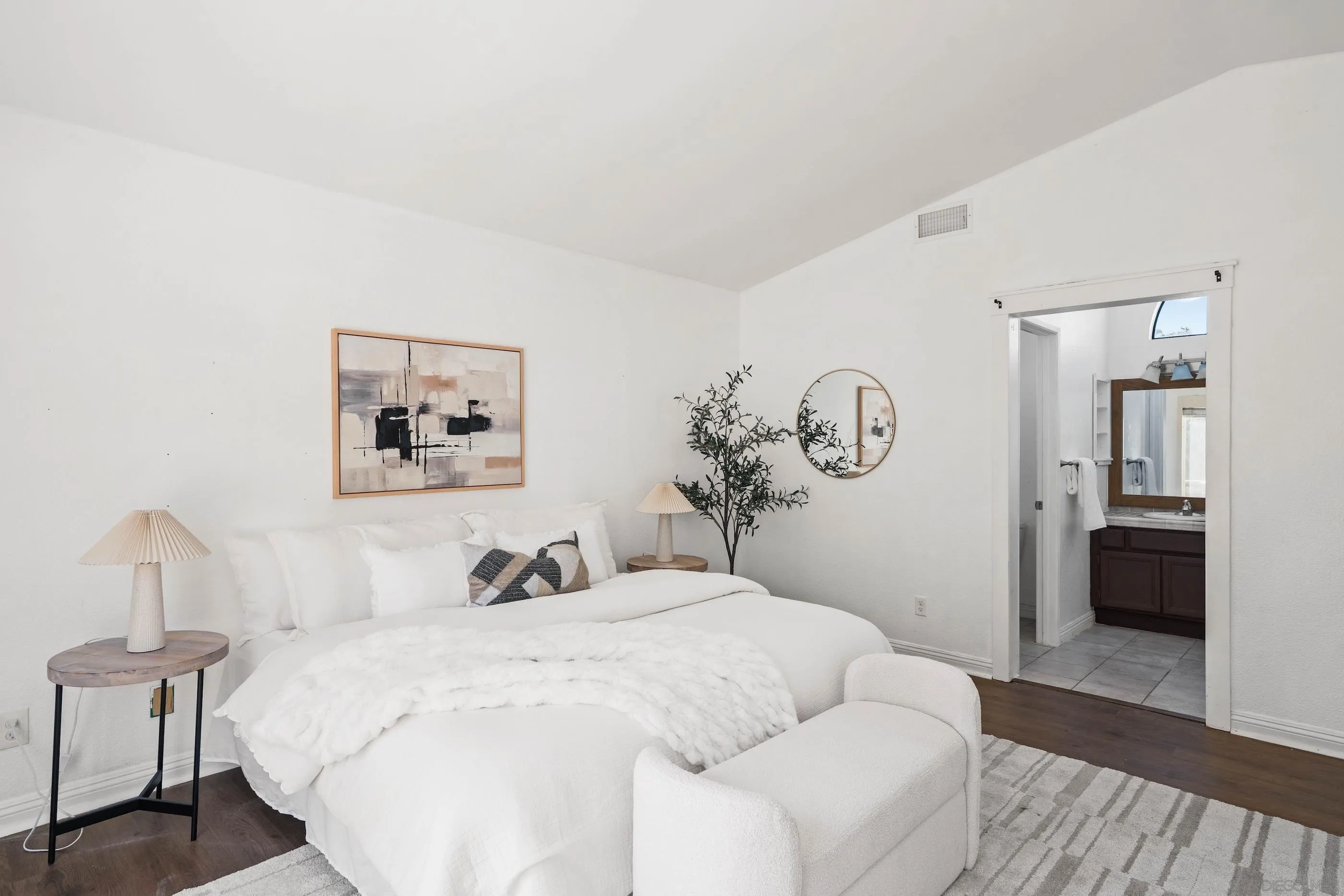 https://cdn.realtyfeed.com/cdn/127/250038510/e553f4bc553c46c99a1101f448cb7998.webp