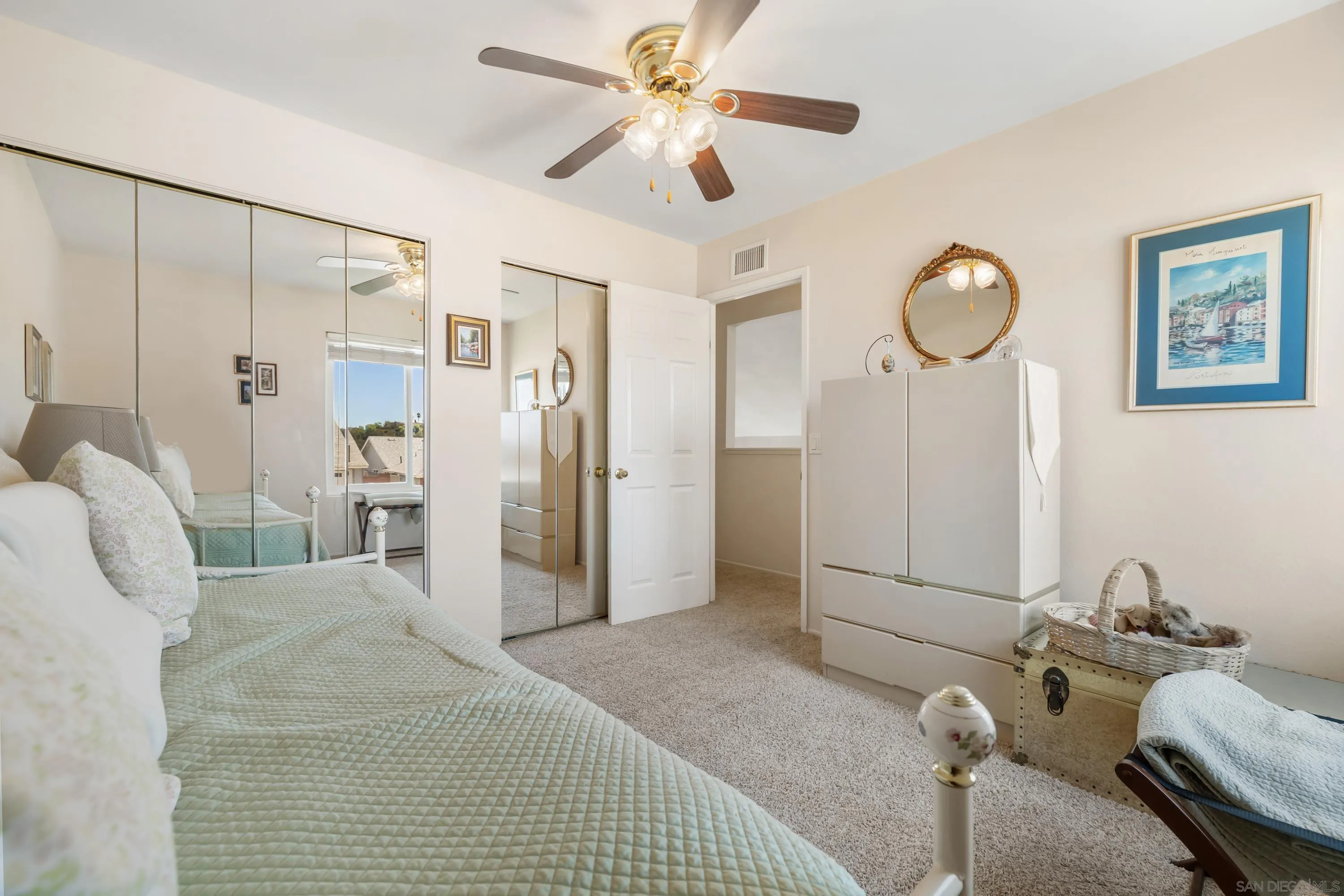 https://cdn.realtyfeed.com/cdn/127/250038520/bd7b163c2efc6ace38d4fec68b9e80a3.webp