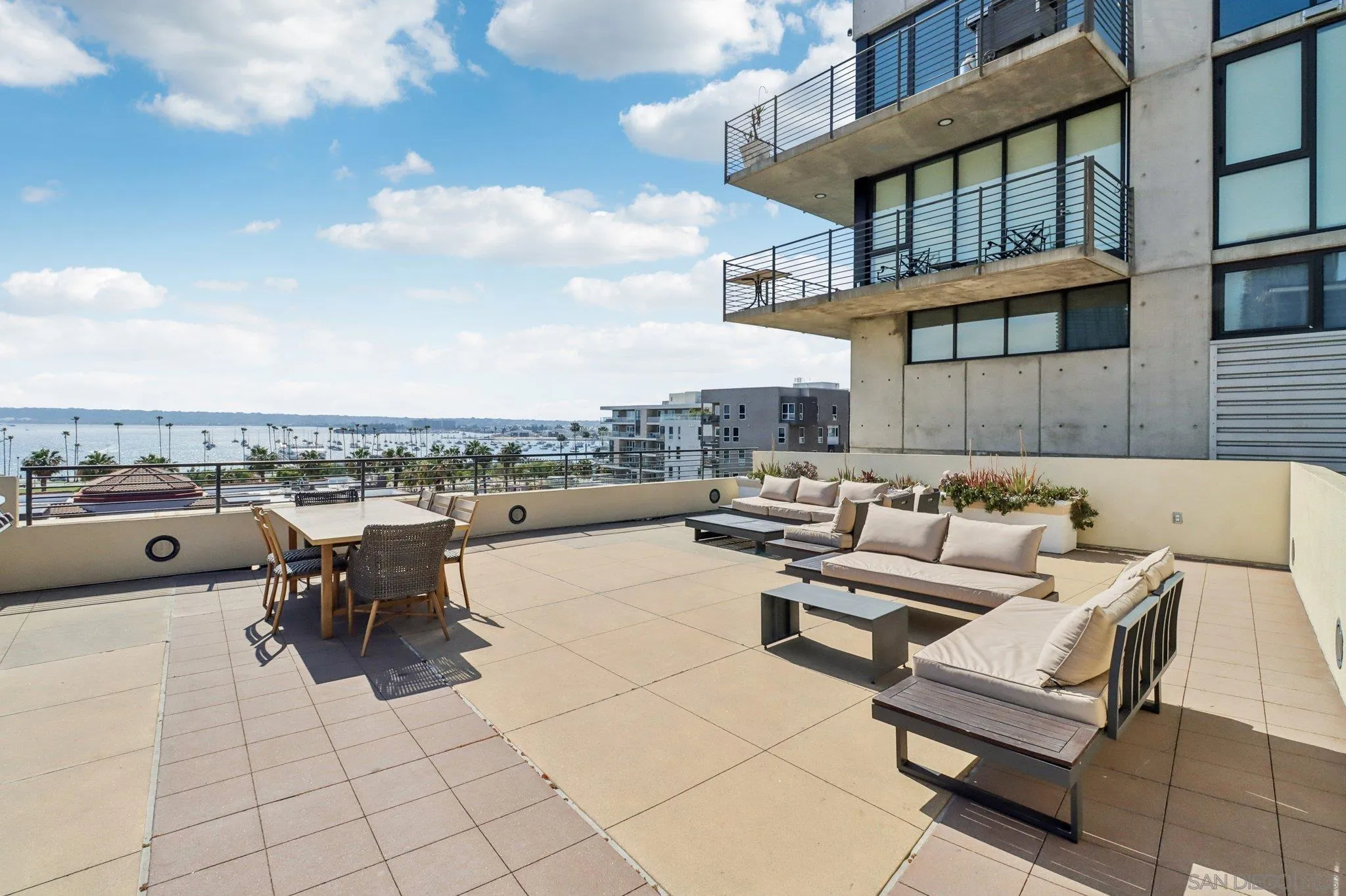 https://cdn.realtyfeed.com/cdn/127/250038521/53a3f5993817bca97c823f776e6d7afa.webp