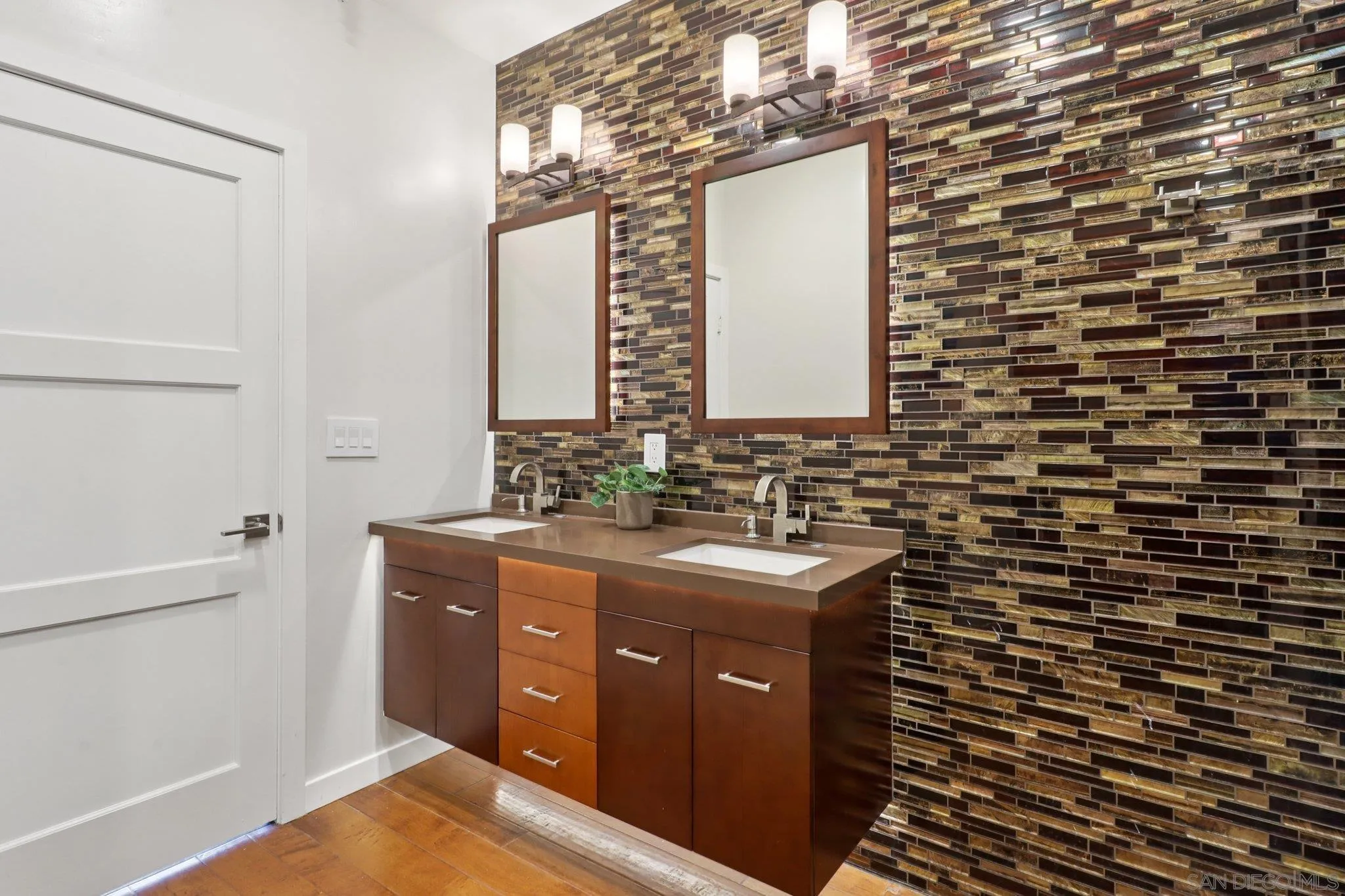 https://cdn.realtyfeed.com/cdn/127/250038521/749f183e4f09c374f9c5582b14e805d5.webp