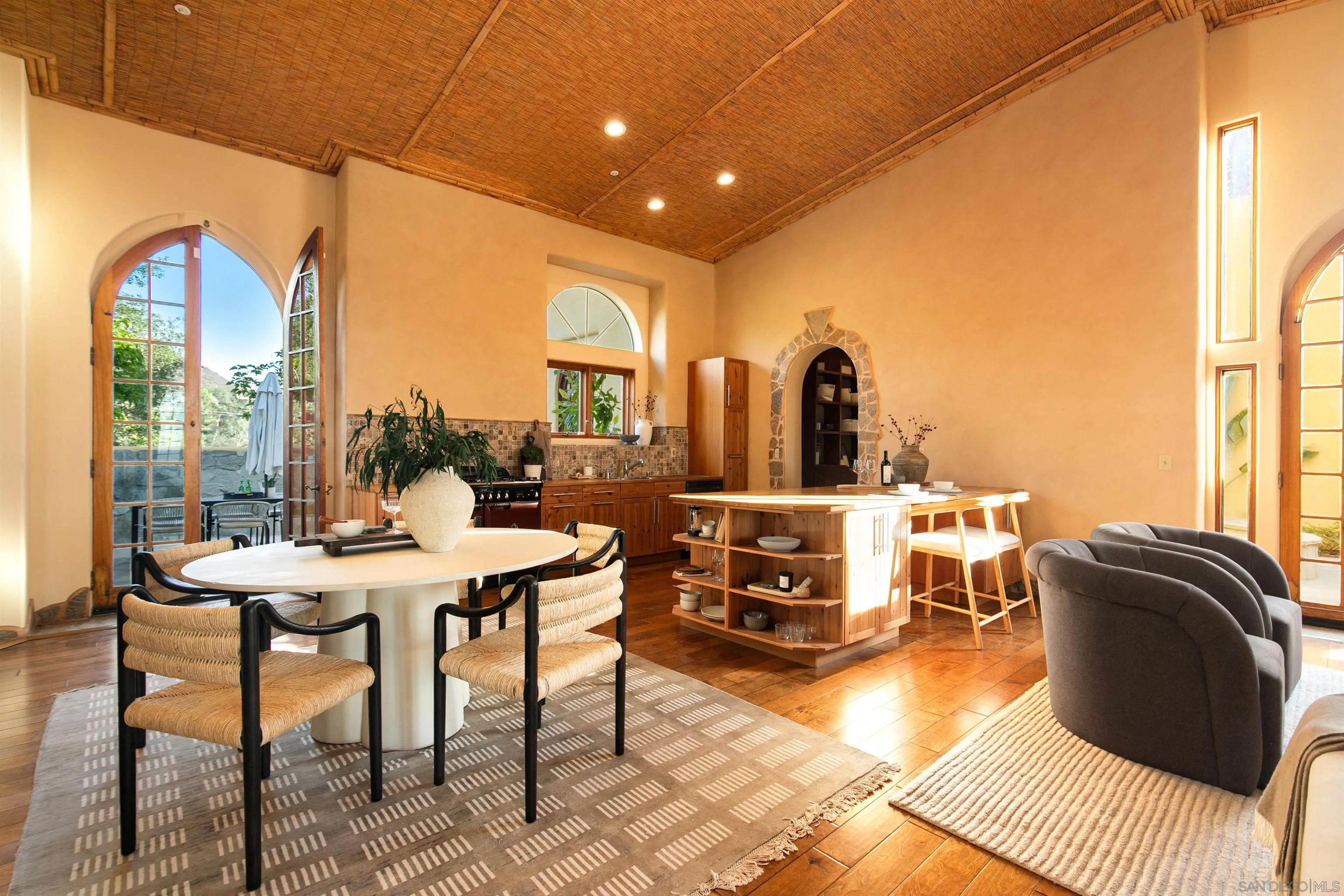 https://cdn.realtyfeed.com/cdn/127/250038525/7c2c4e2e378fa86839a6c1f61eb764f6.webp