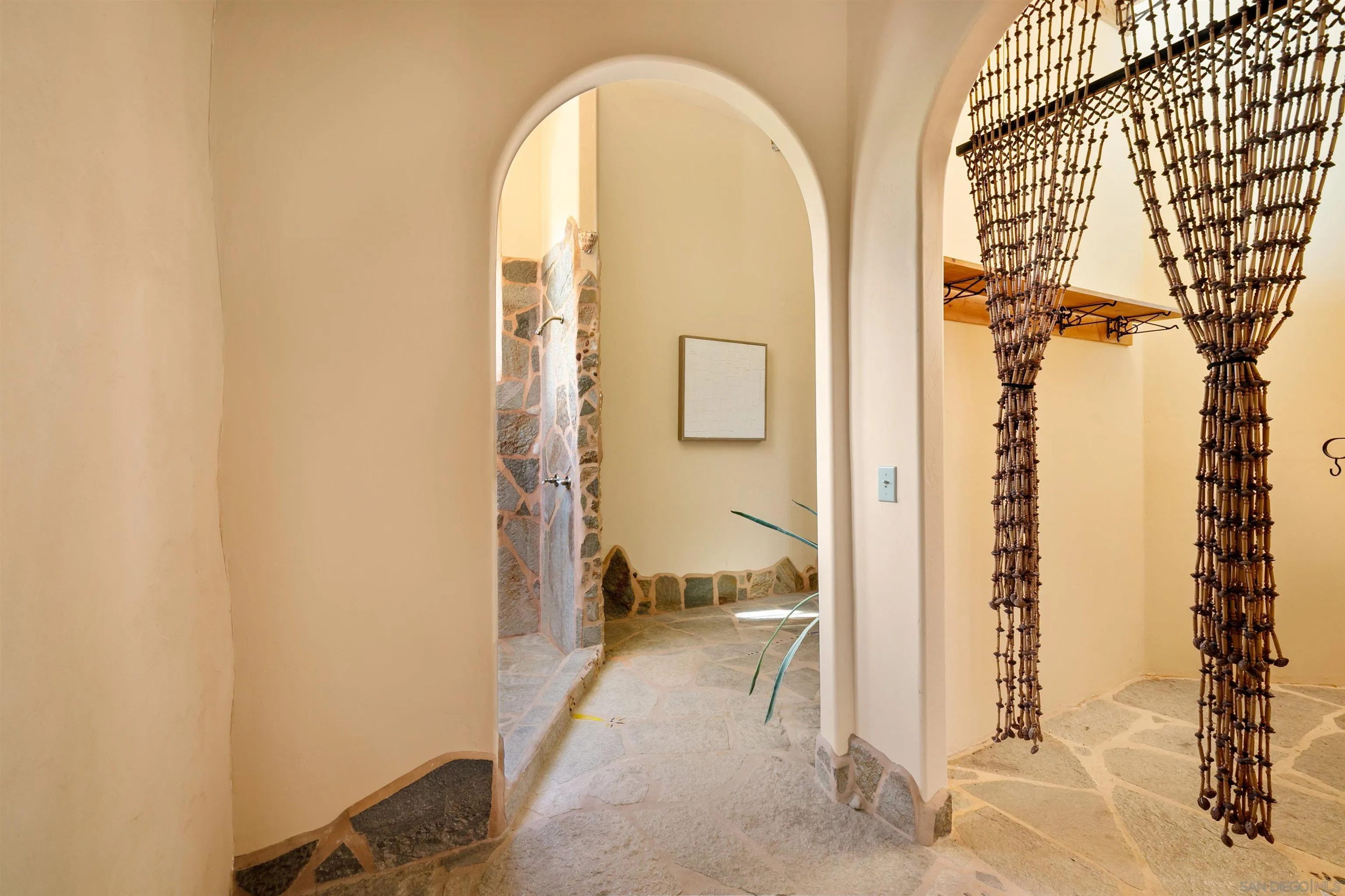https://cdn.realtyfeed.com/cdn/127/250038525/d7a4c2cc36e19d137d516f40dcf5e80d.webp