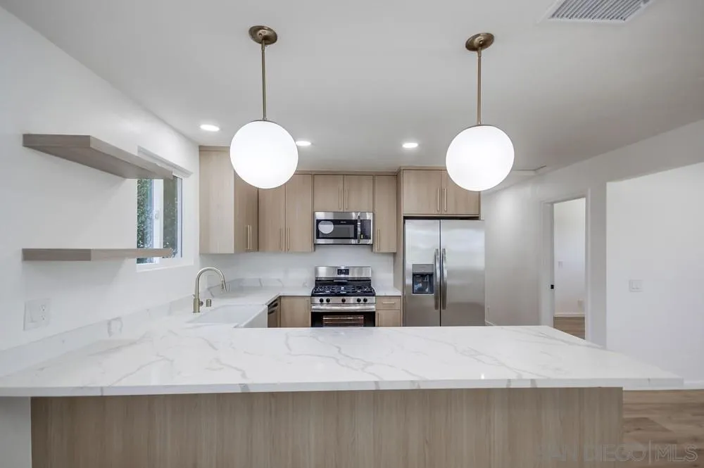 https://cdn.realtyfeed.com/cdn/127/250038526/4a73335e6a5f88fd30fbc108549c54c5.webp