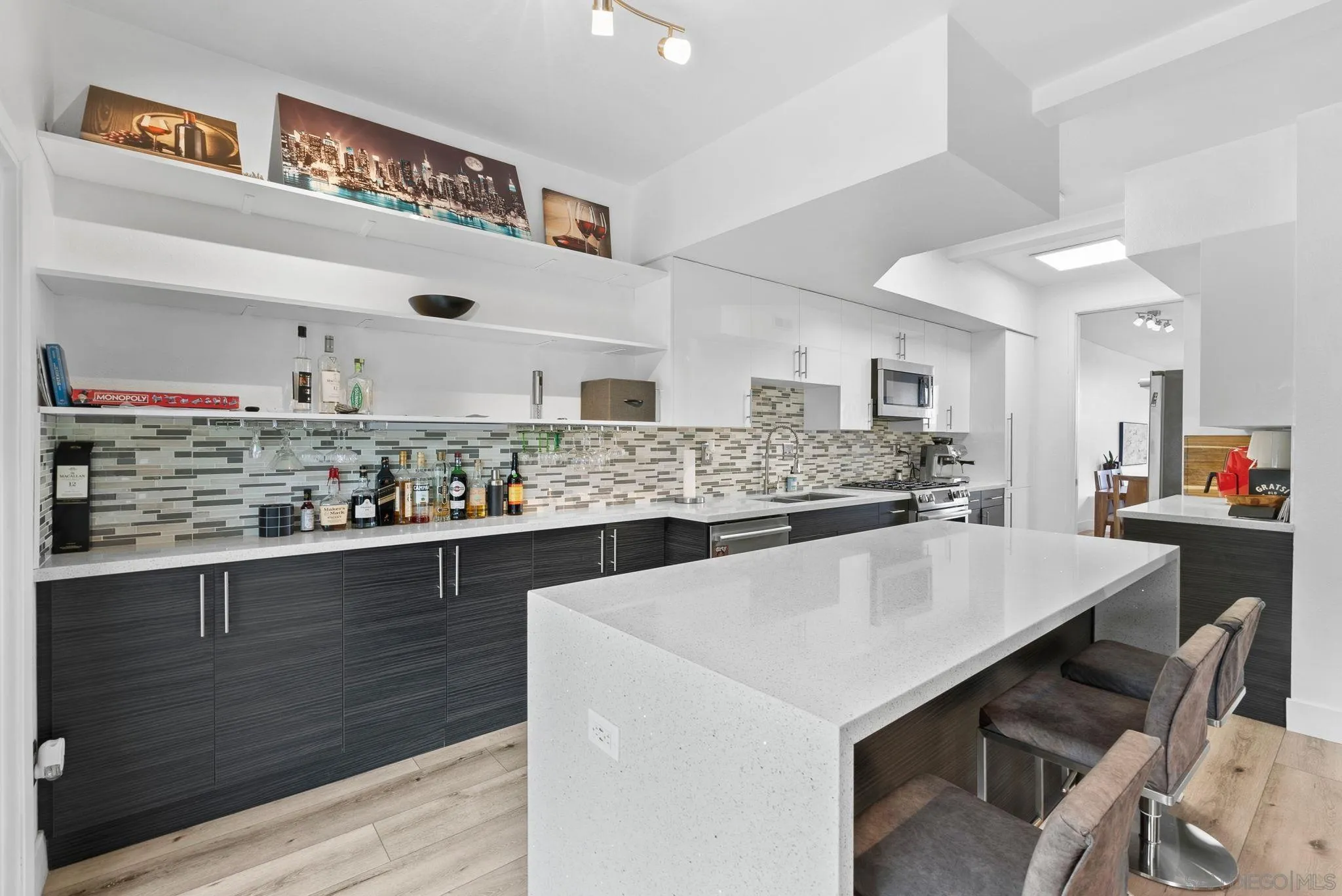 https://cdn.realtyfeed.com/cdn/127/250038527/118514c438c50e16e5e109a38c10ee3c.webp