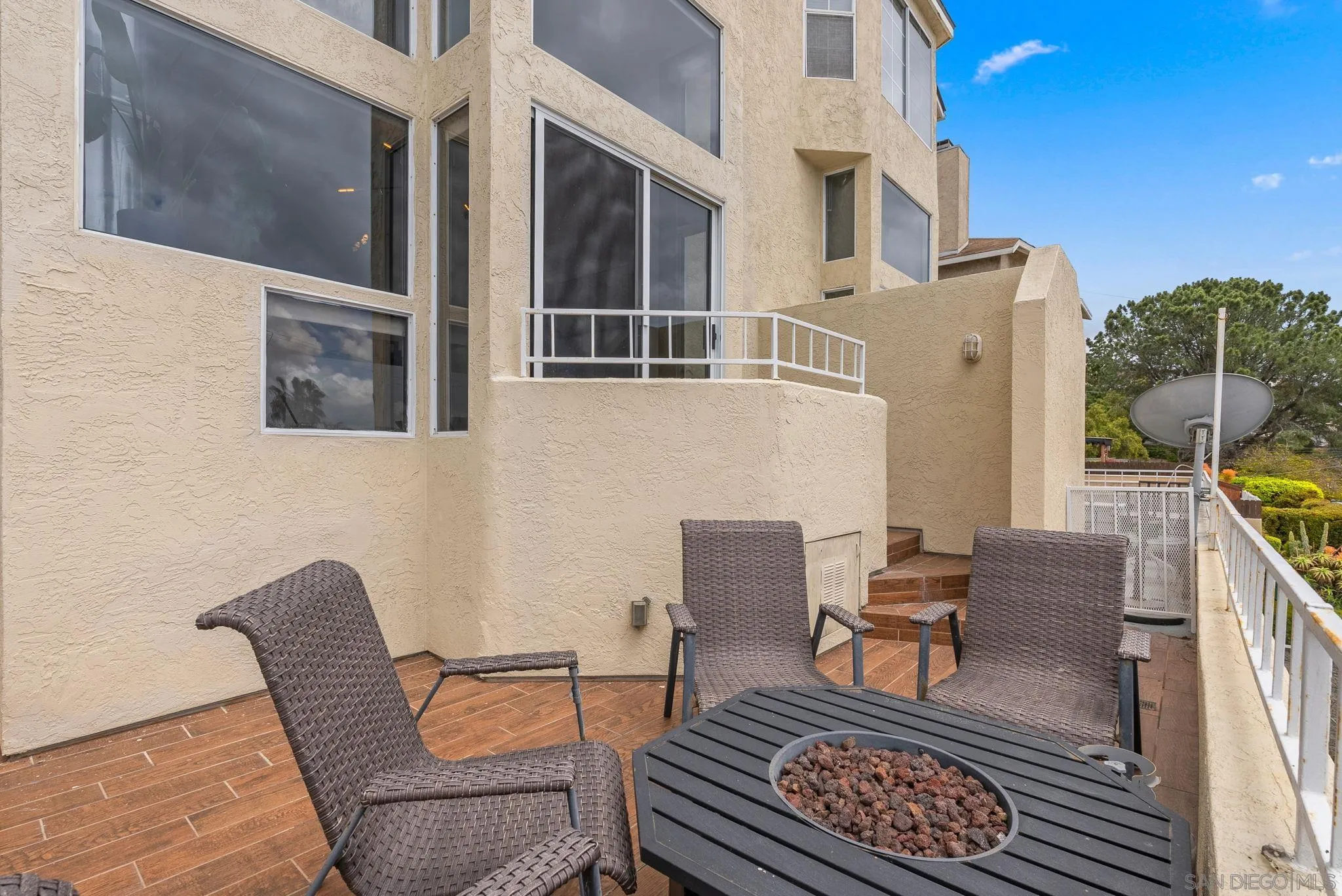 https://cdn.realtyfeed.com/cdn/127/250038527/f589ff24c4b6e9ff826b6ec4eeed9669.webp