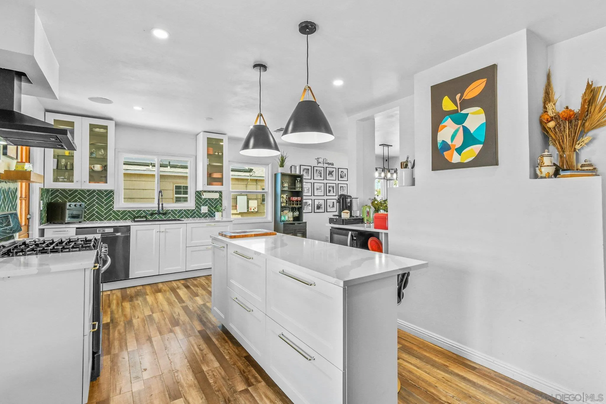 https://cdn.realtyfeed.com/cdn/127/250038536/484bb6189963511e9849d574931638be.webp