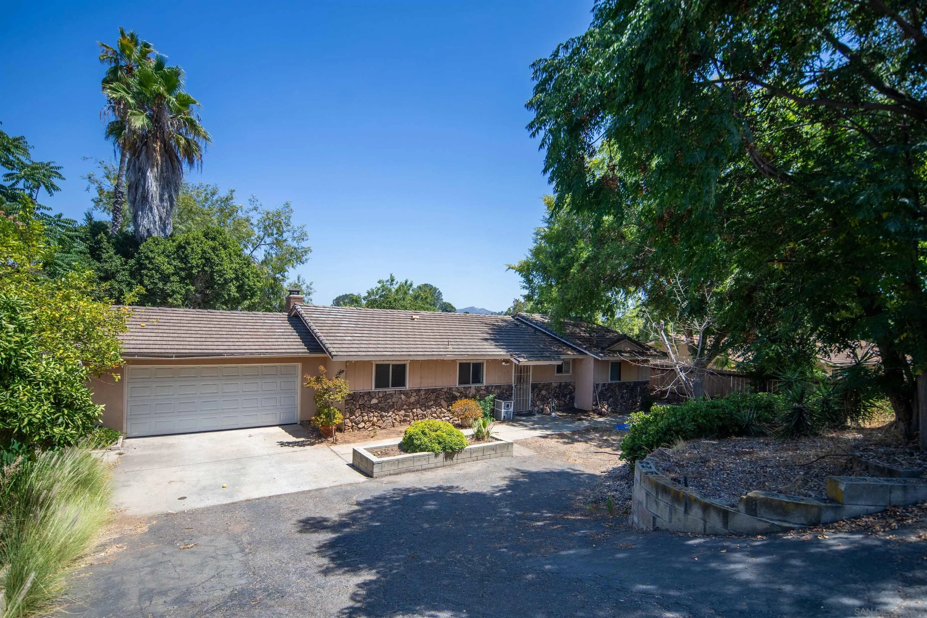 https://cdn.realtyfeed.com/cdn/127/250038543/6f6616efdd0a7544a8d25b66be8e4392.webp