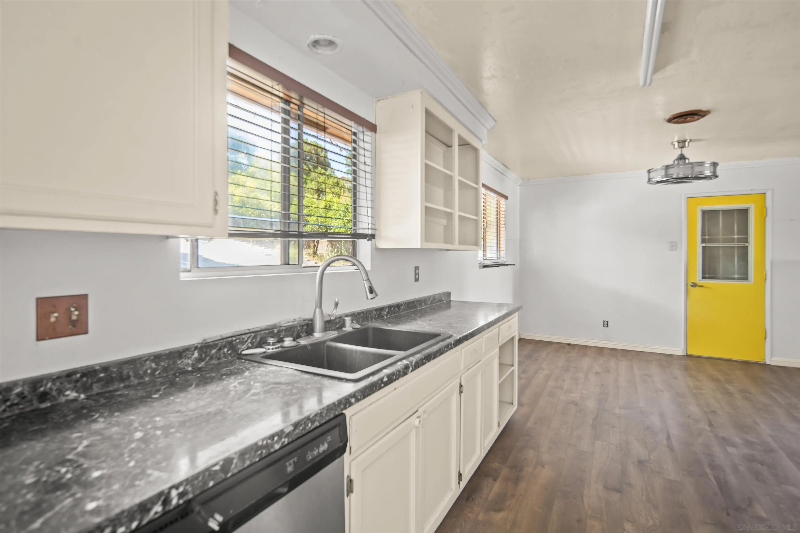 https://cdn.realtyfeed.com/cdn/127/250038543/f58c20a17e990985ef46a176b4e1406c.webp
