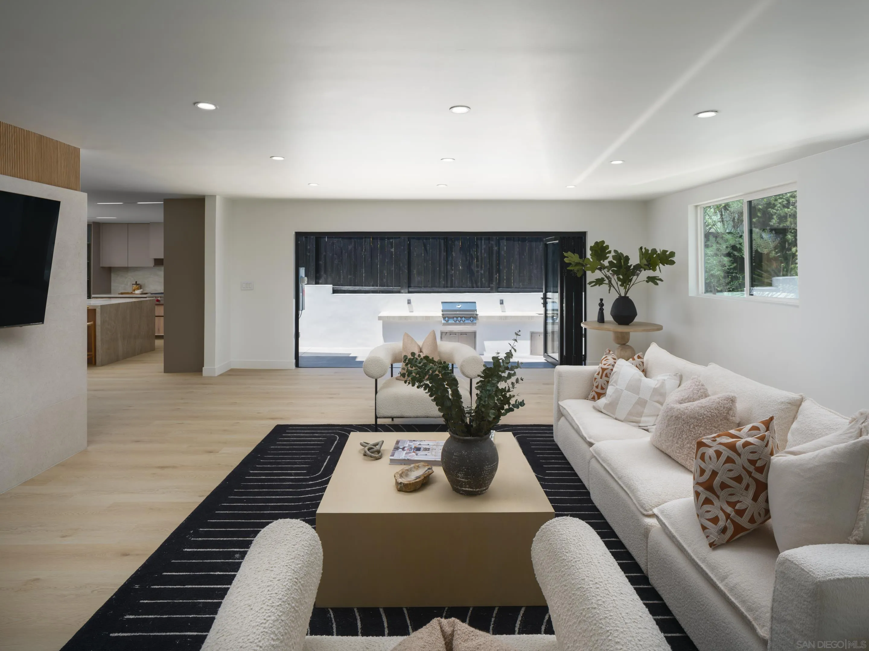 https://cdn.realtyfeed.com/cdn/127/250038554/ce0b1f30a41a8cc50df23b7bc09bb832.webp