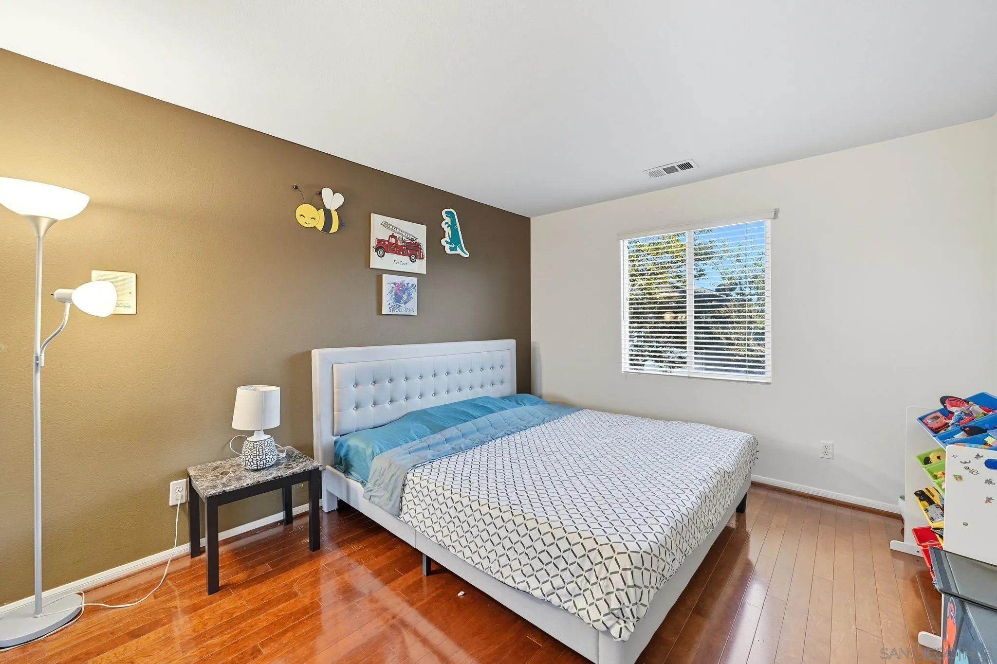 https://cdn.realtyfeed.com/cdn/127/250038560/3f68d654c17165d7df03b9dc1ac2d028.webp