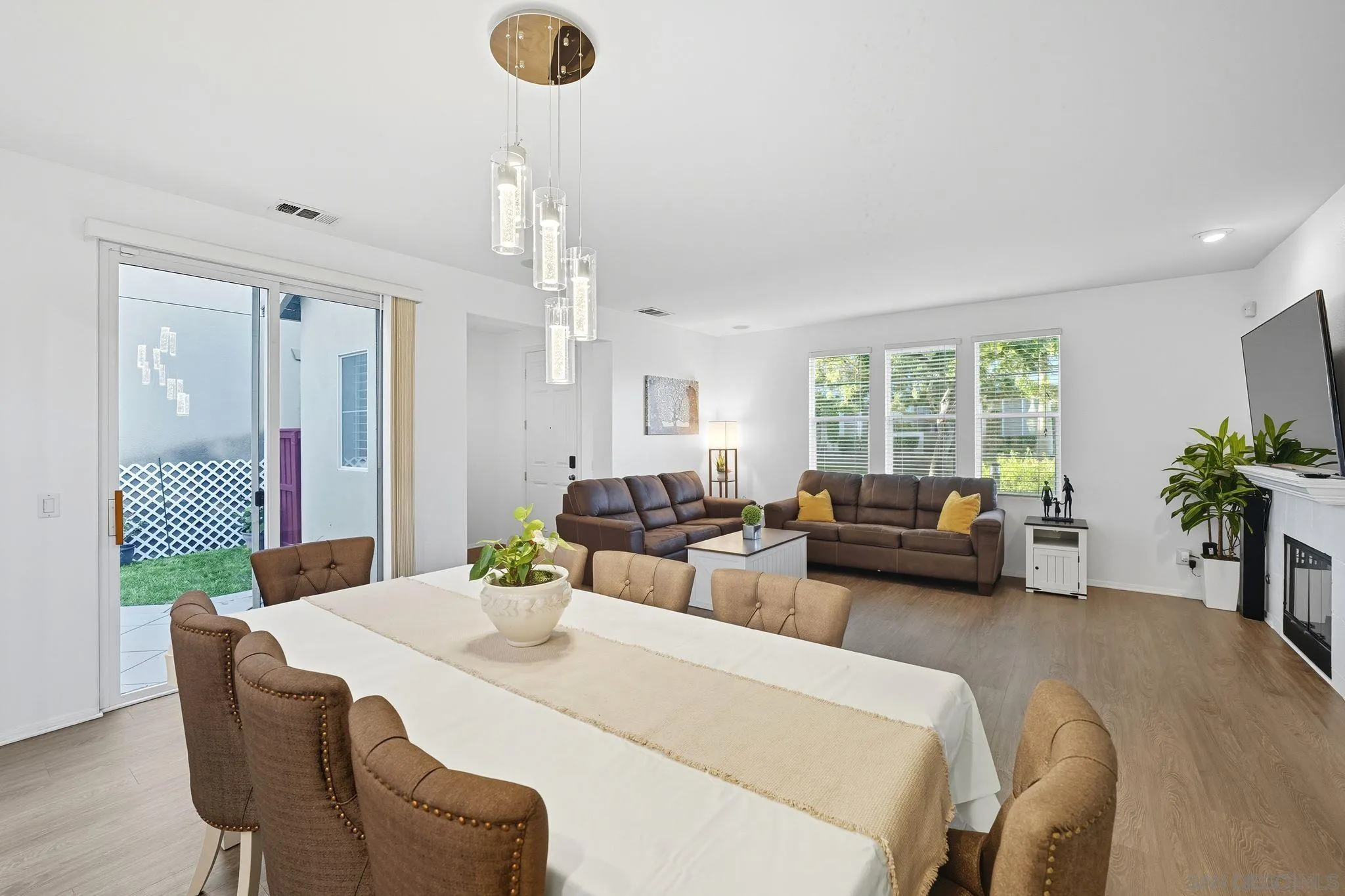 https://cdn.realtyfeed.com/cdn/127/250038560/42fcb61d76cc124dcb5c82fa5ee68e06.webp