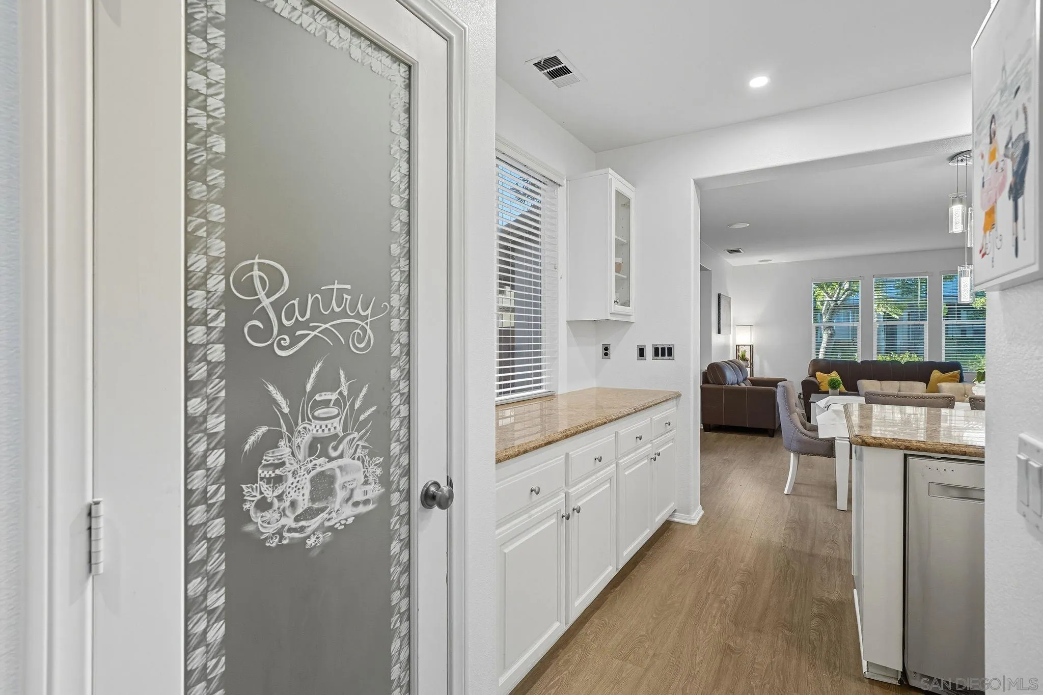 https://cdn.realtyfeed.com/cdn/127/250038560/a5cdf8153553cb7e6bec8bf55bd32bc1.webp