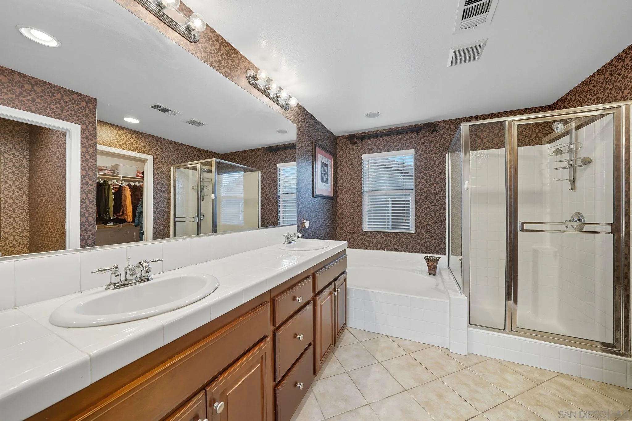 https://cdn.realtyfeed.com/cdn/127/250038560/c26bb289d9fd091dc005a0fe885a6e46.webp