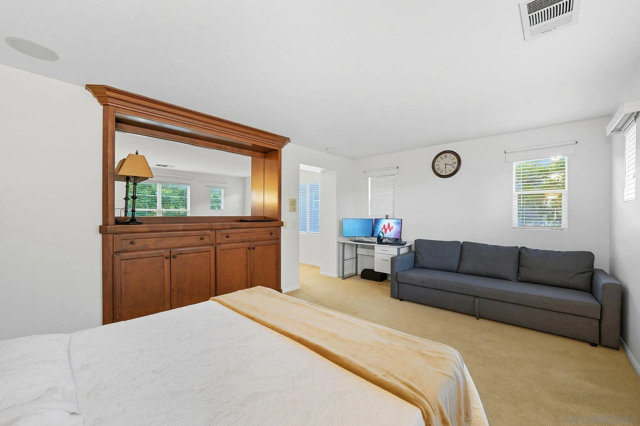 https://cdn.realtyfeed.com/cdn/127/250038560/cadd47f24a62bf9fe8e6b4c85aef968d.webp