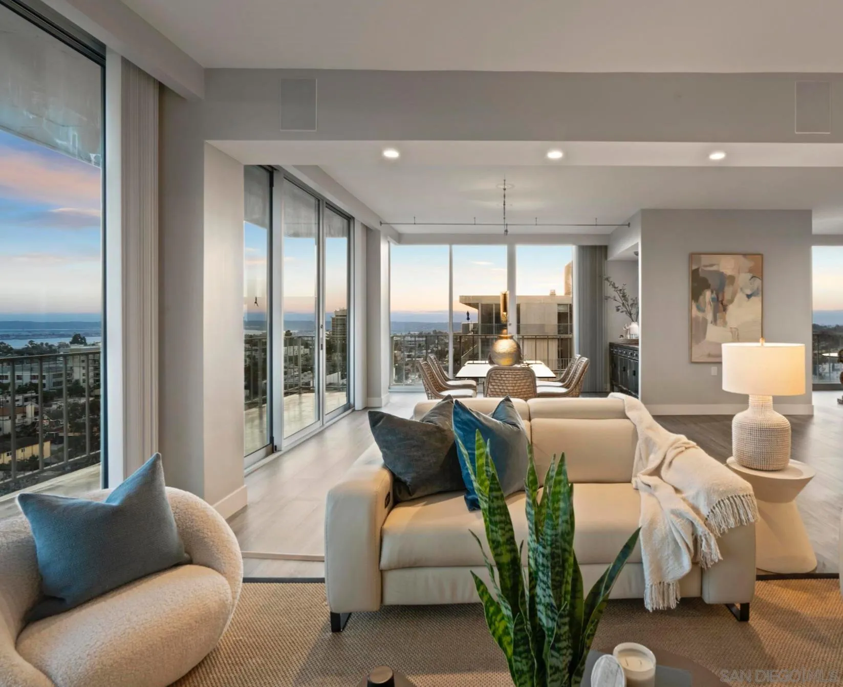 https://cdn.realtyfeed.com/cdn/127/250038561/24db08a37a6fb826fe99897424d51256.webp